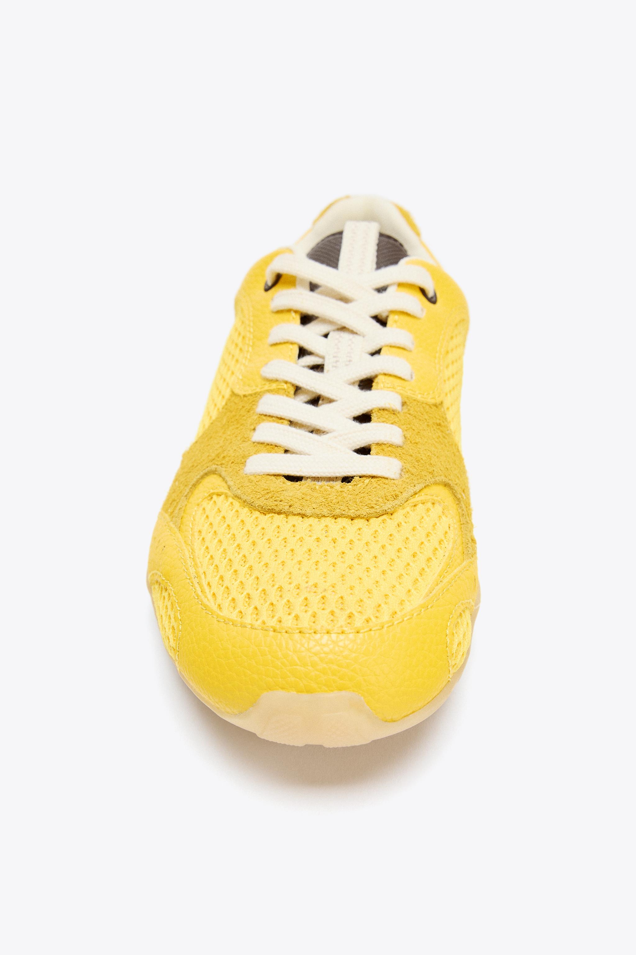 CONTRAST RUNNING SHOES