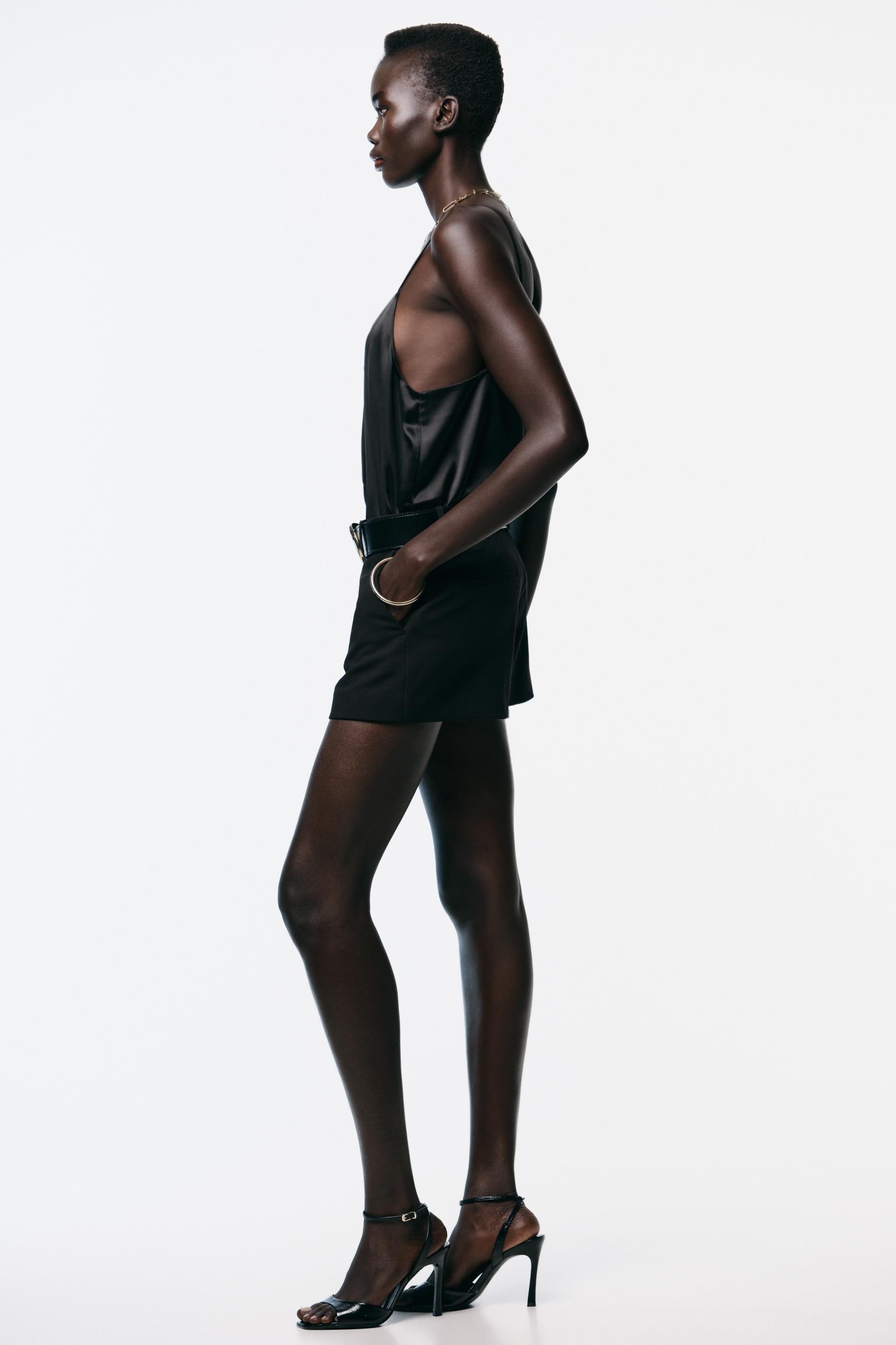 LOW-RISE BELTED SKORT