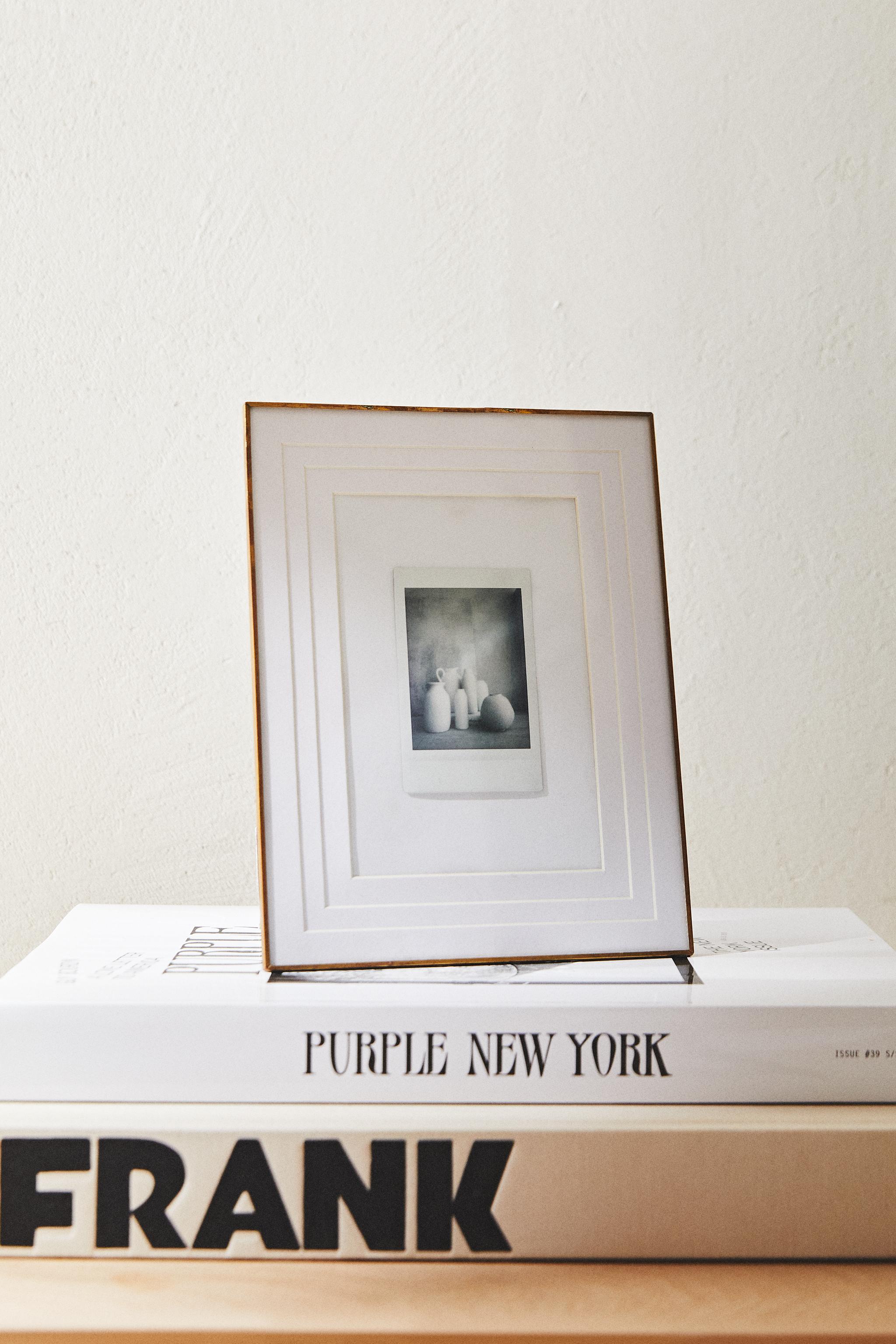 THIN METAL PICTURE FRAME
