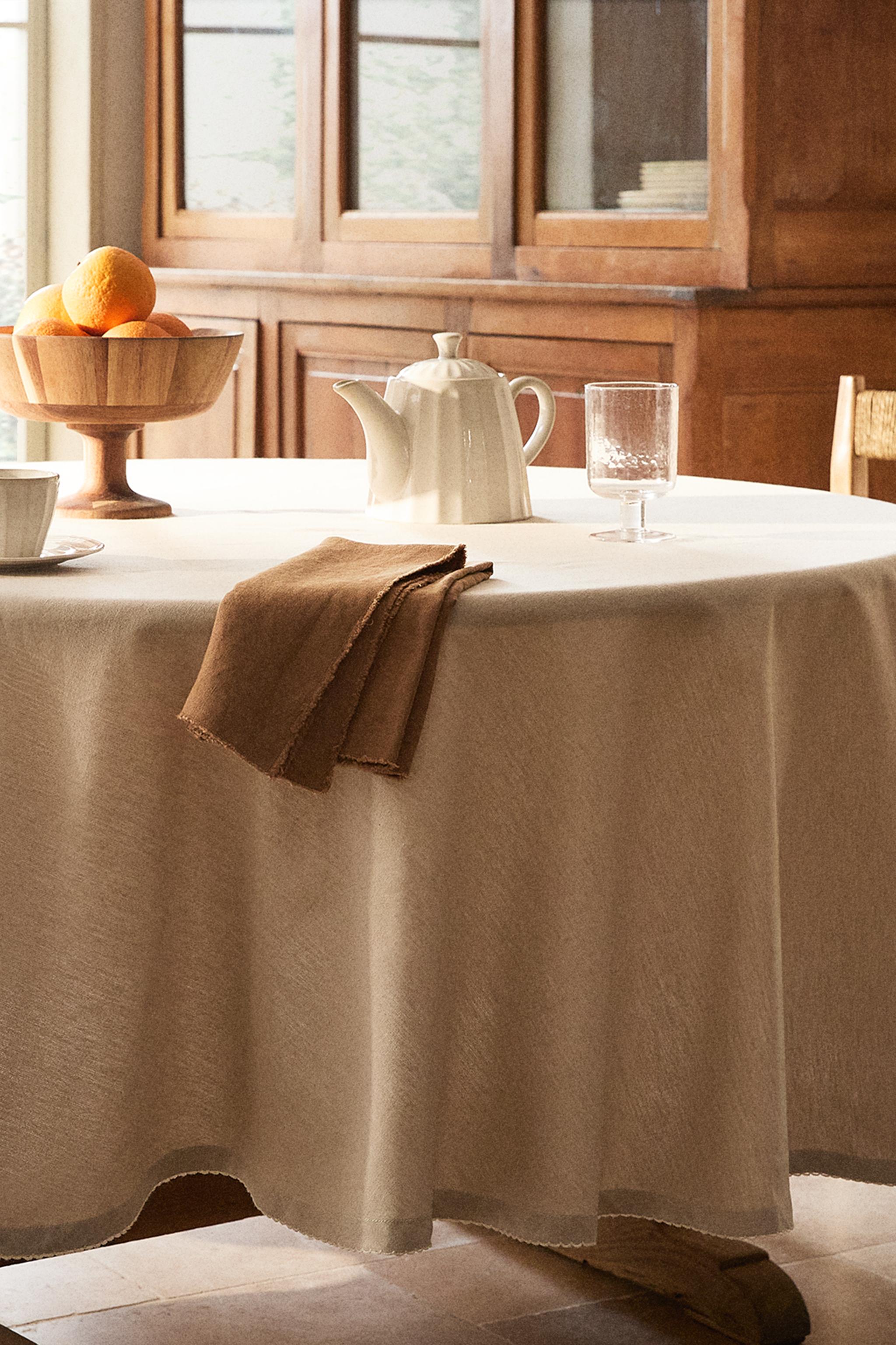 SCALLOPED TABLECLOTH