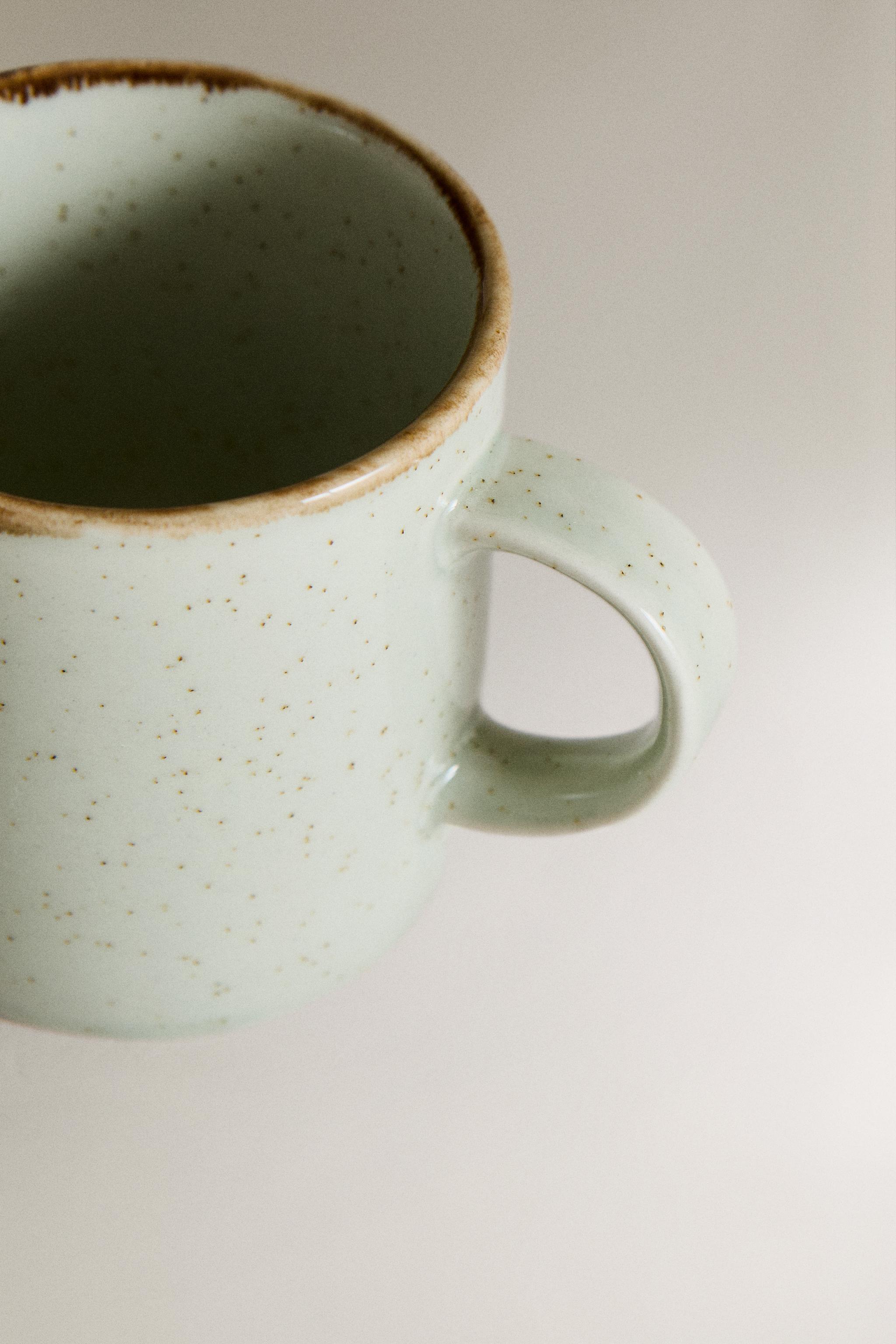 PORCELAIN MUG WITH ANTIQUE FINISH RIM