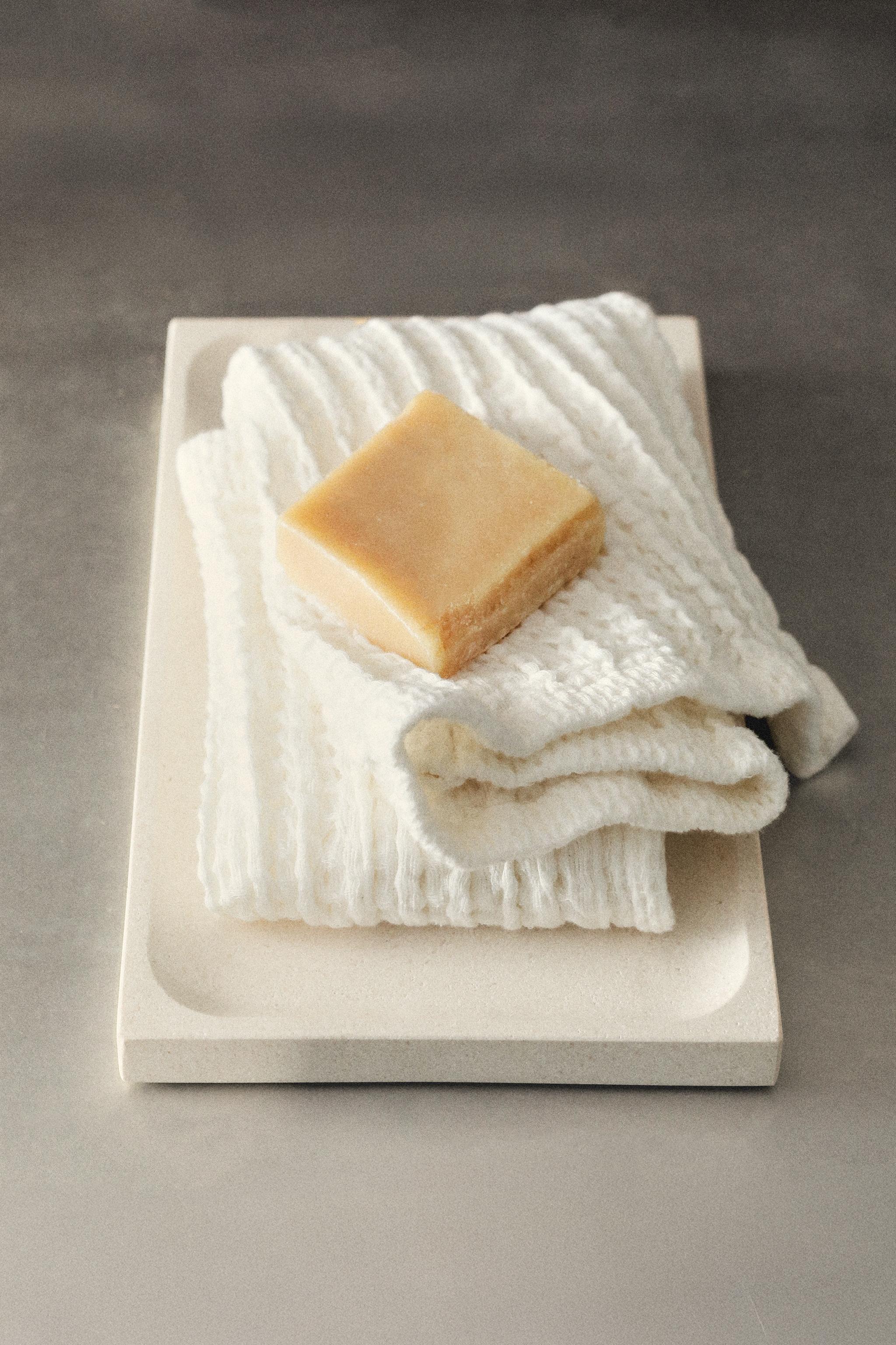 WHITE MARBLE BATHROOM TRAY