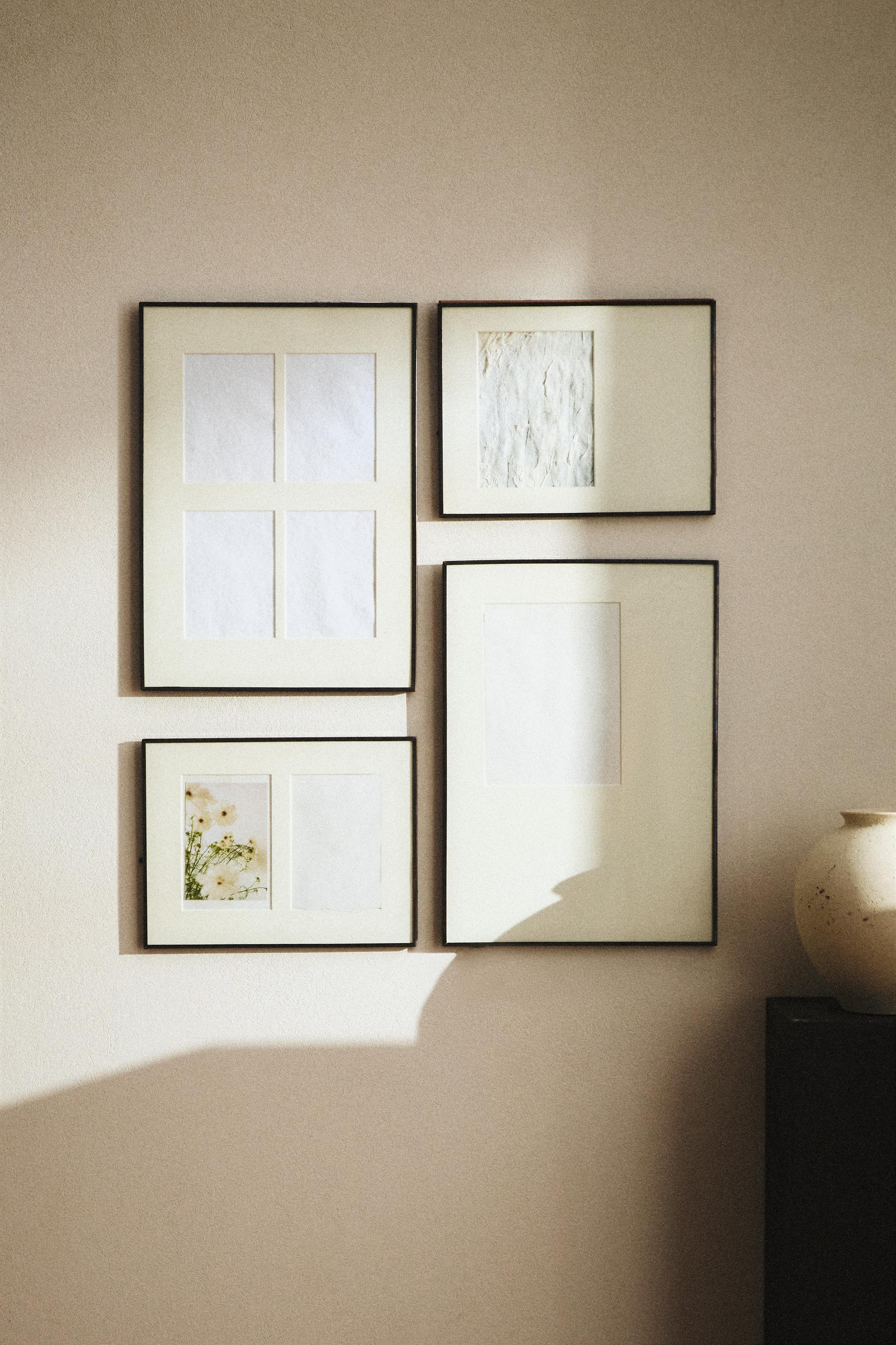 PICTURE FRAME WITH PASSE-PARTOUT