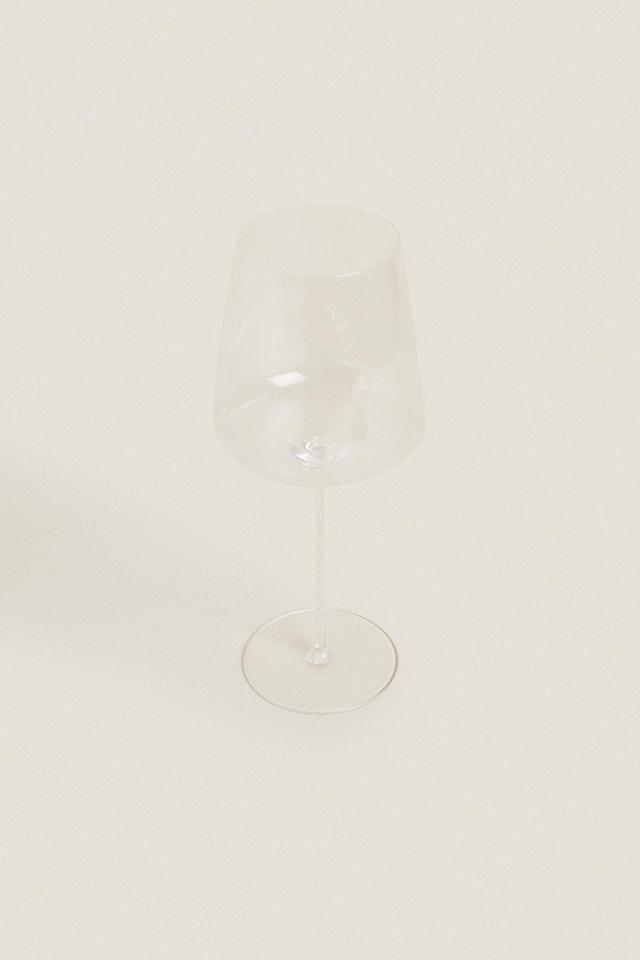 ULTRA LIGHTWEIGHT WINE GLASS