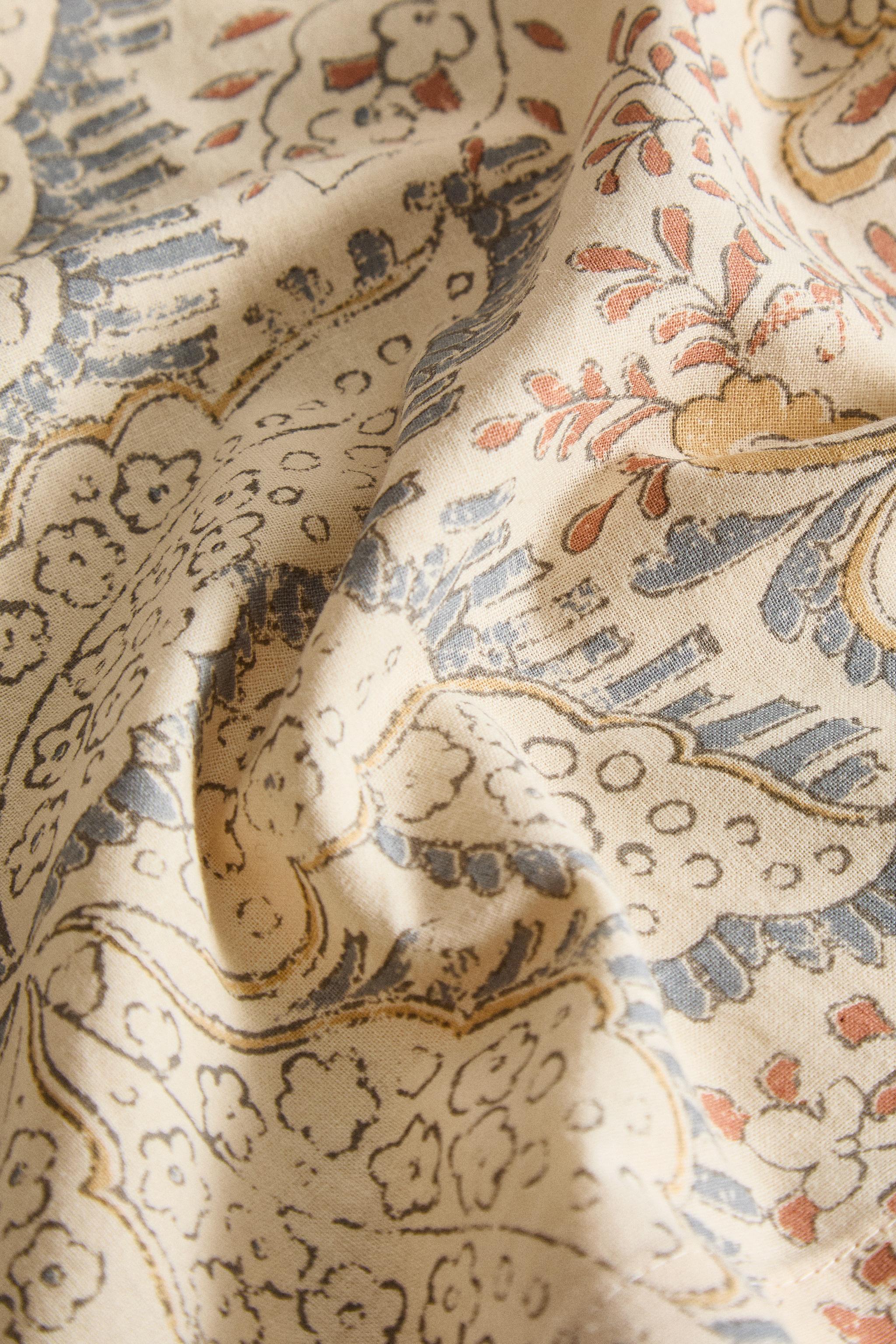FLORAL AND PAISLEY PRINT TABLECLOTH