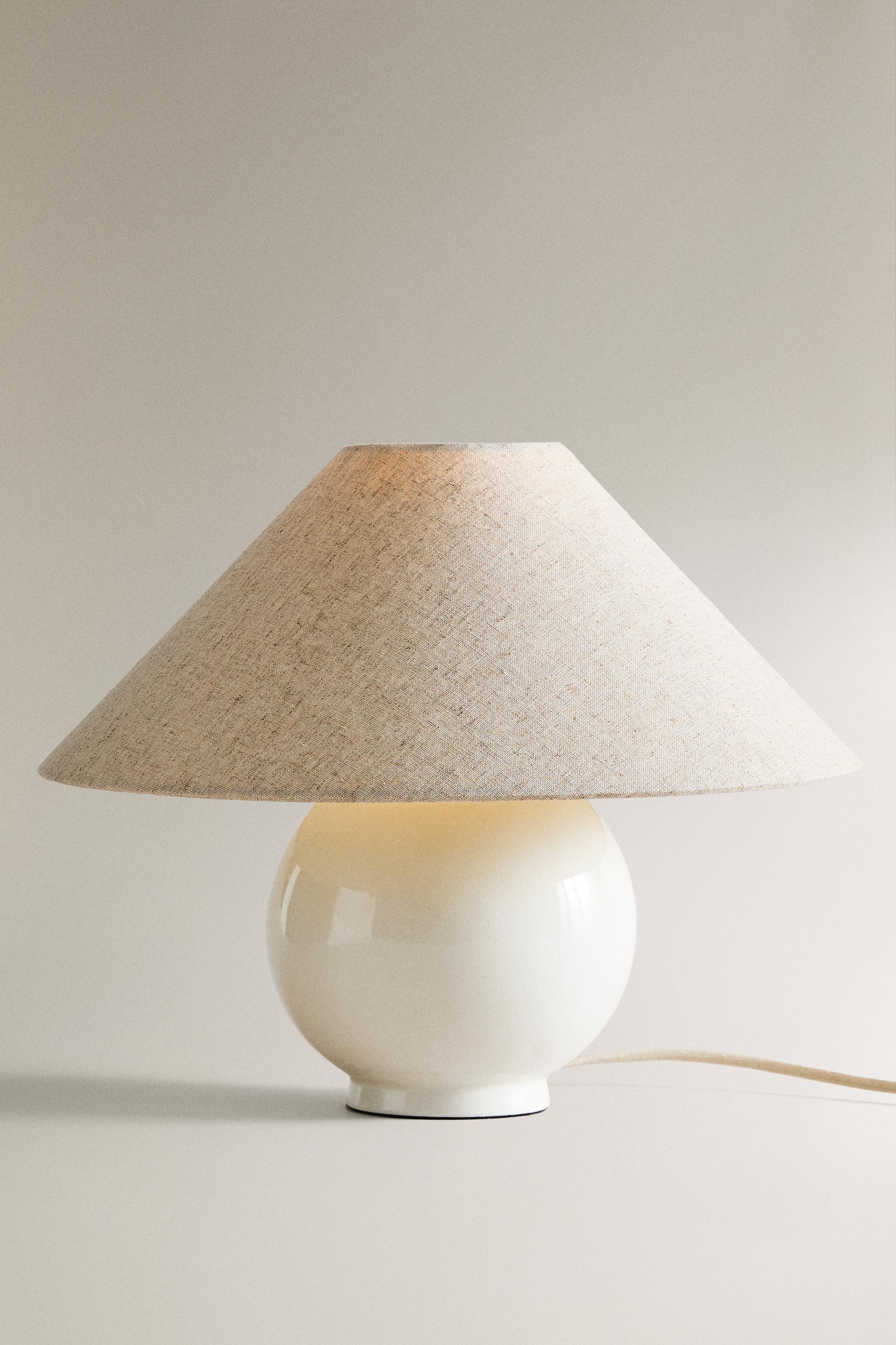 CERAMIC TABLE LAMP