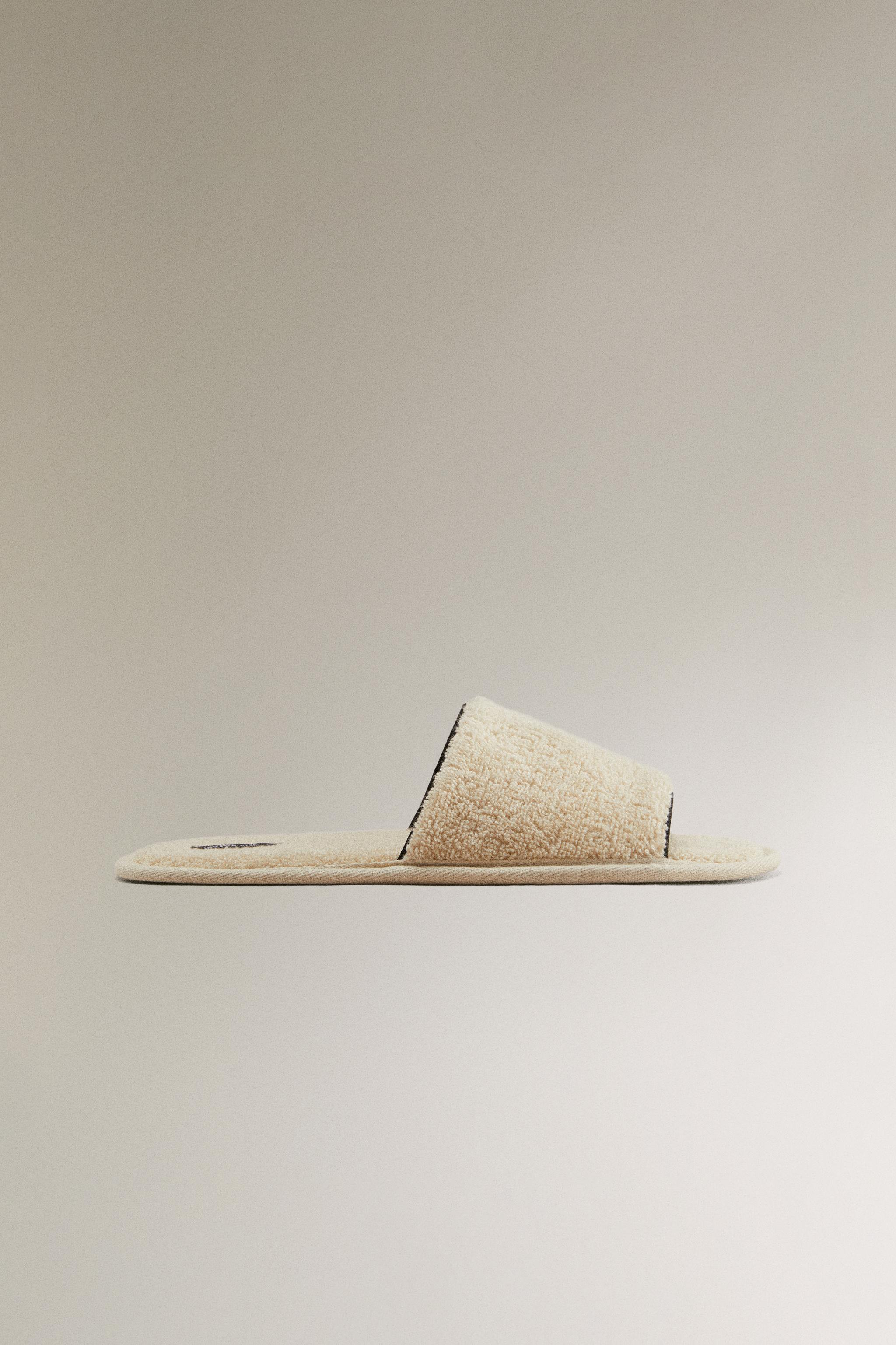 TERRY SLIDERS WITH PIPING