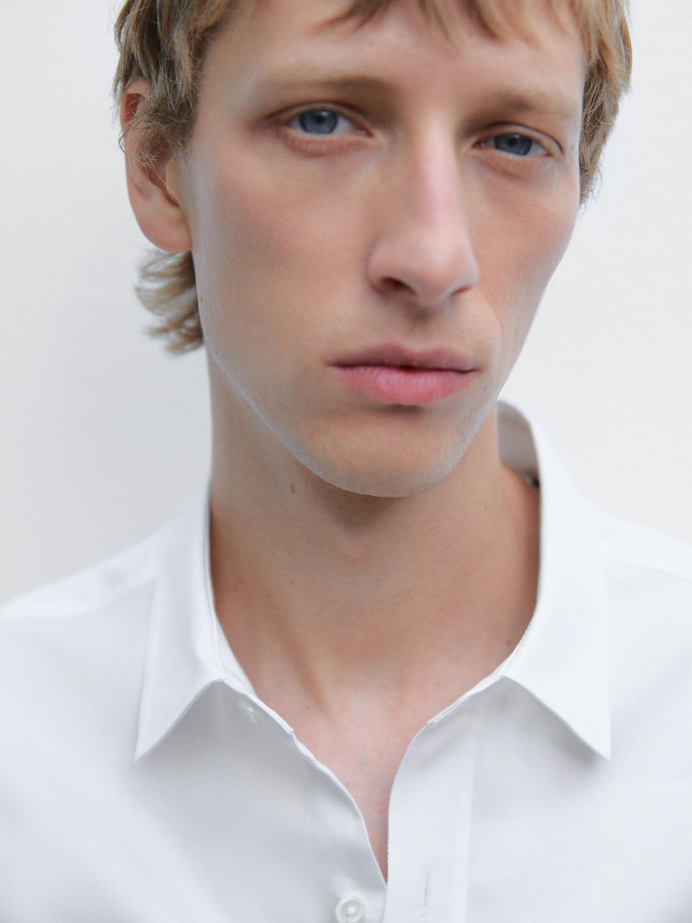 Regular fit textured shirt