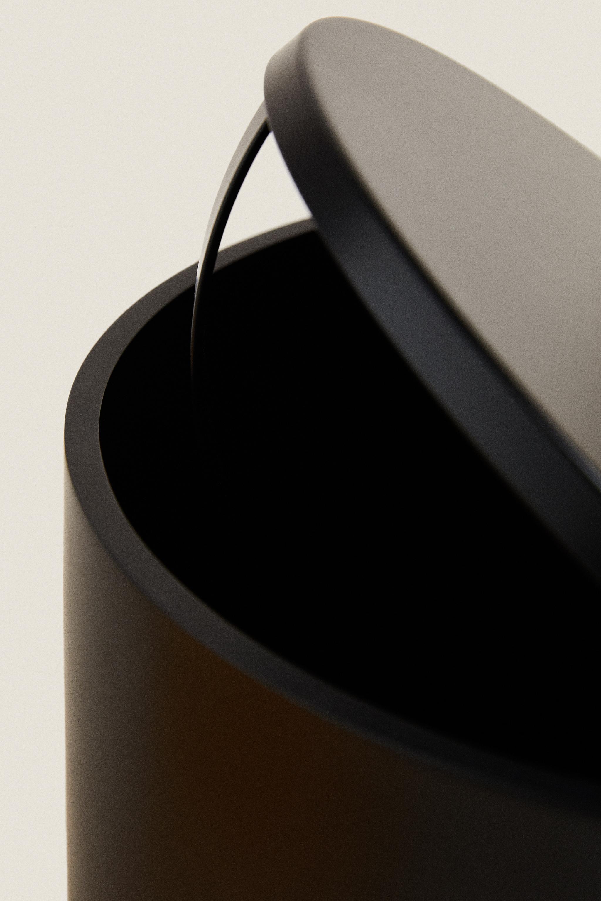 LARGE WASTEPAPER BASKET BLACK RESIN