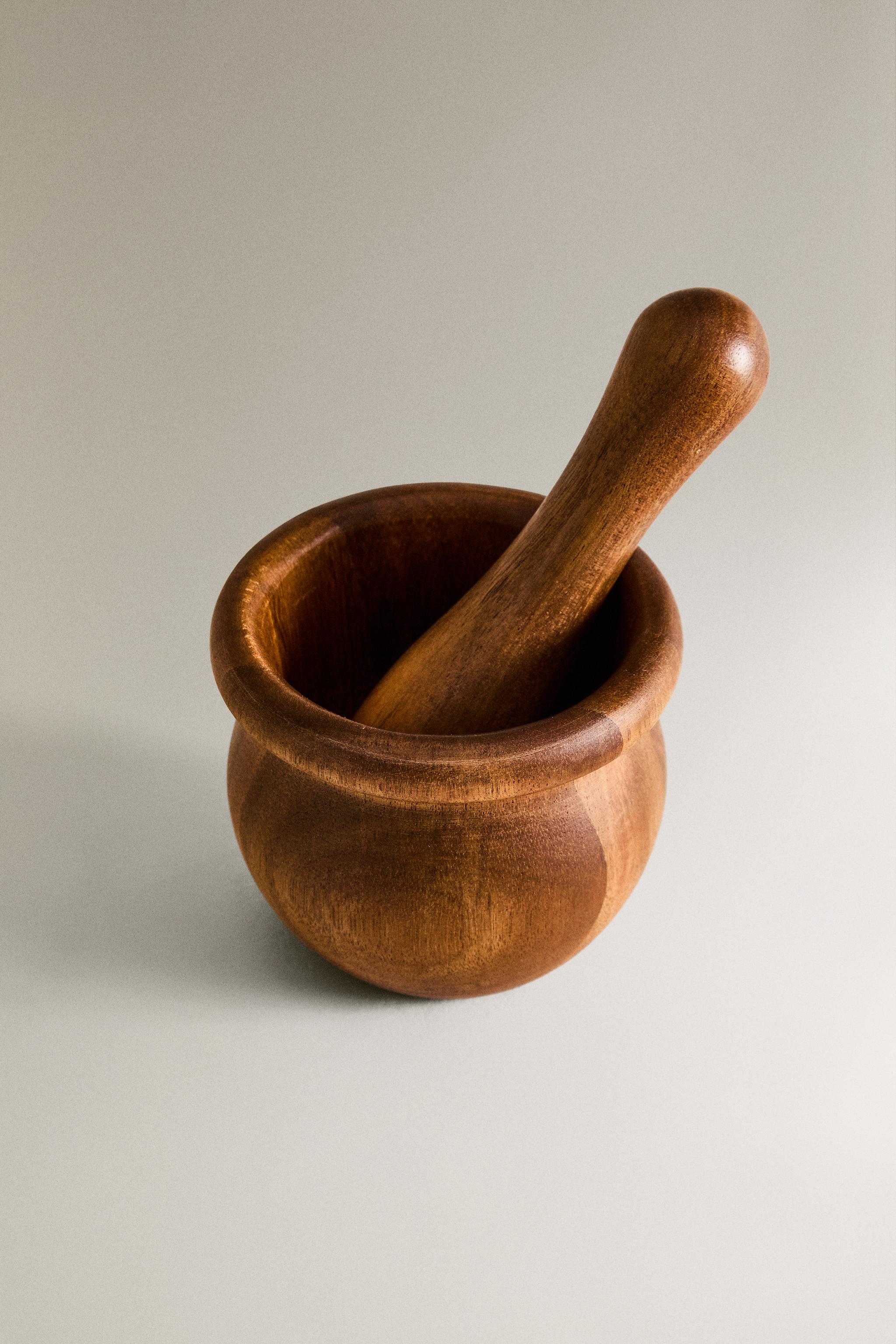 PESTLE AND MORTAR MADE OF ACACIA WOOD