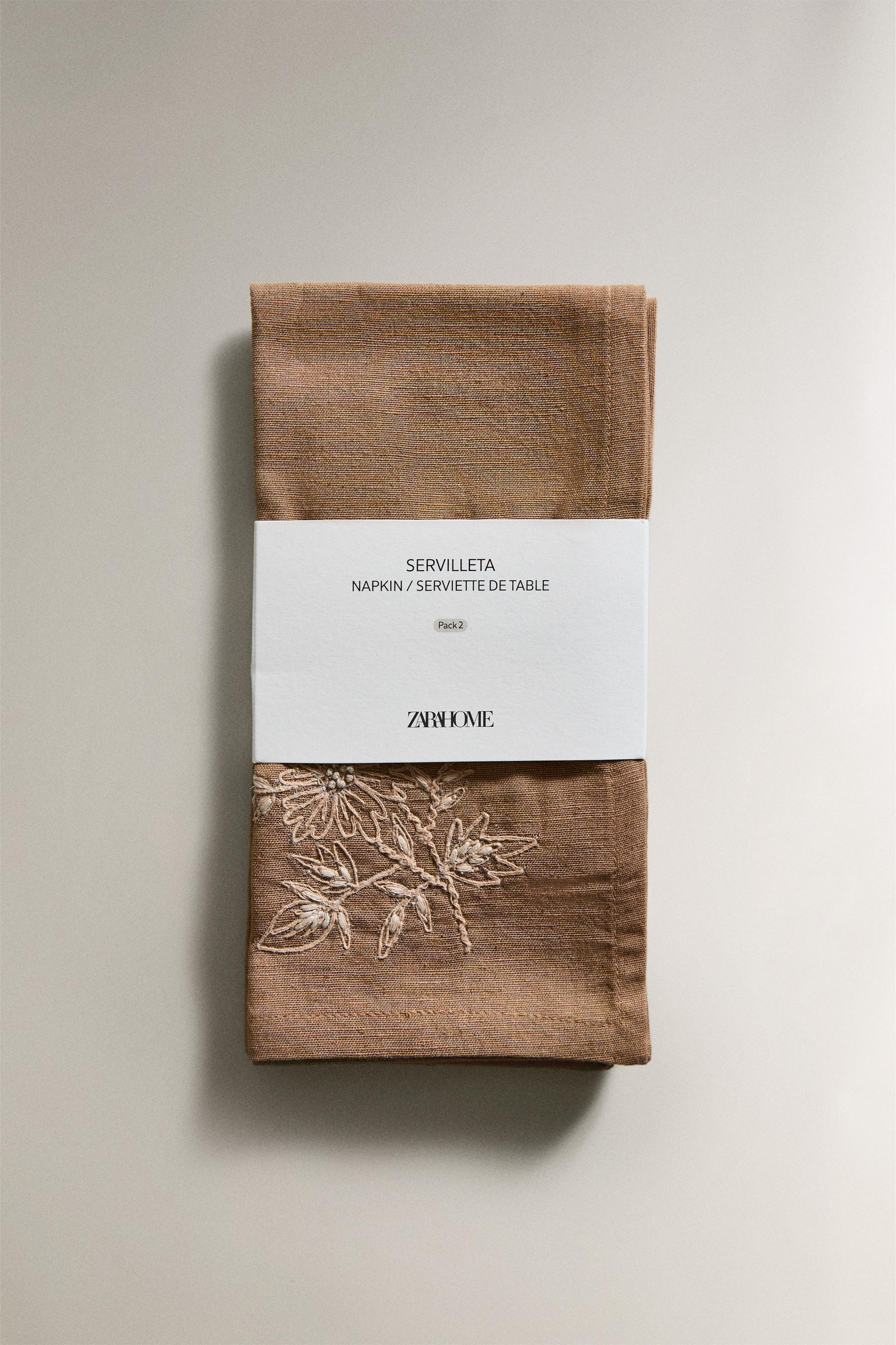 SET OF EMBROIDERED FLOWER NAPKINS (SET OF 2)