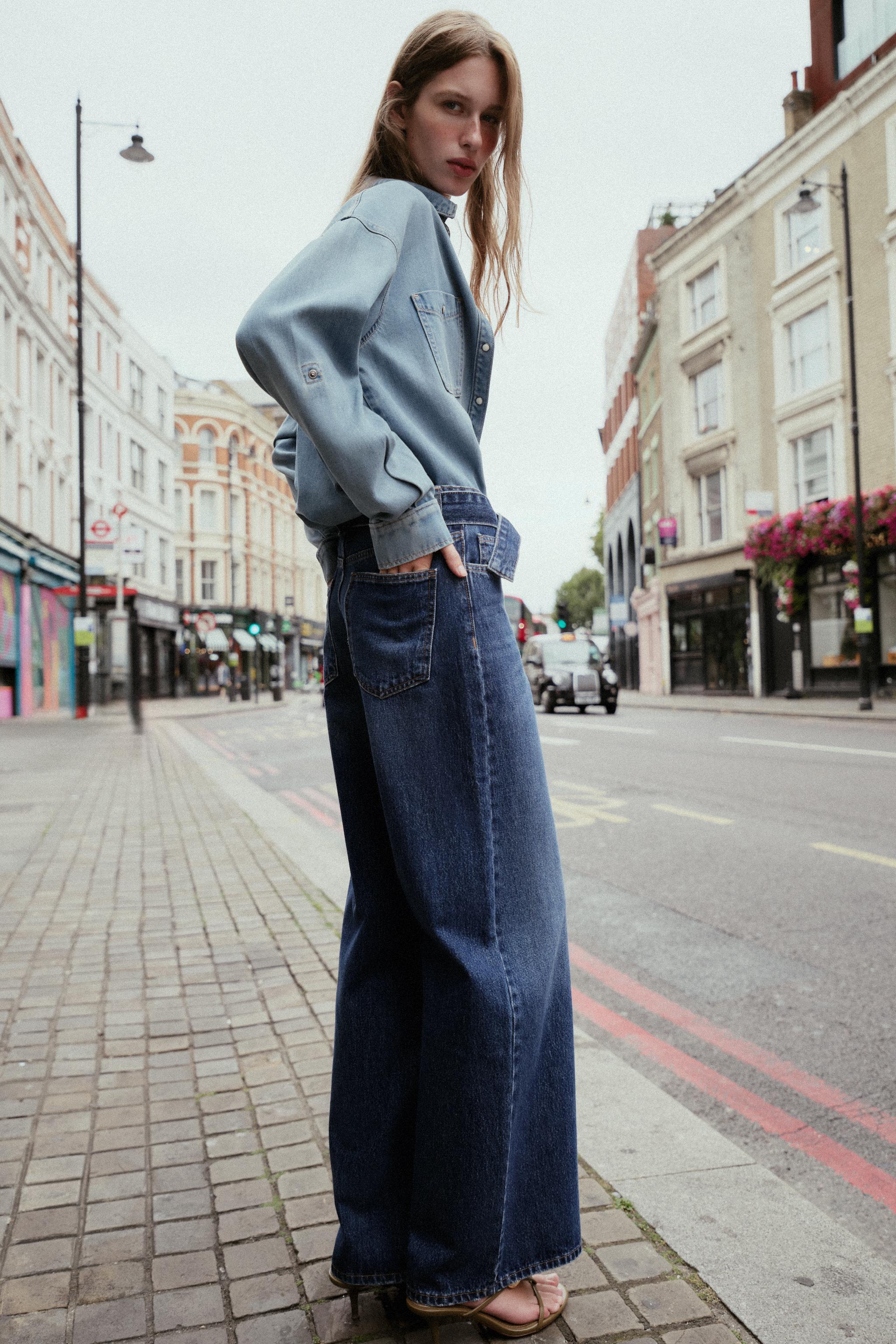 MID-RISE BELTED WIDE LEG JEANS