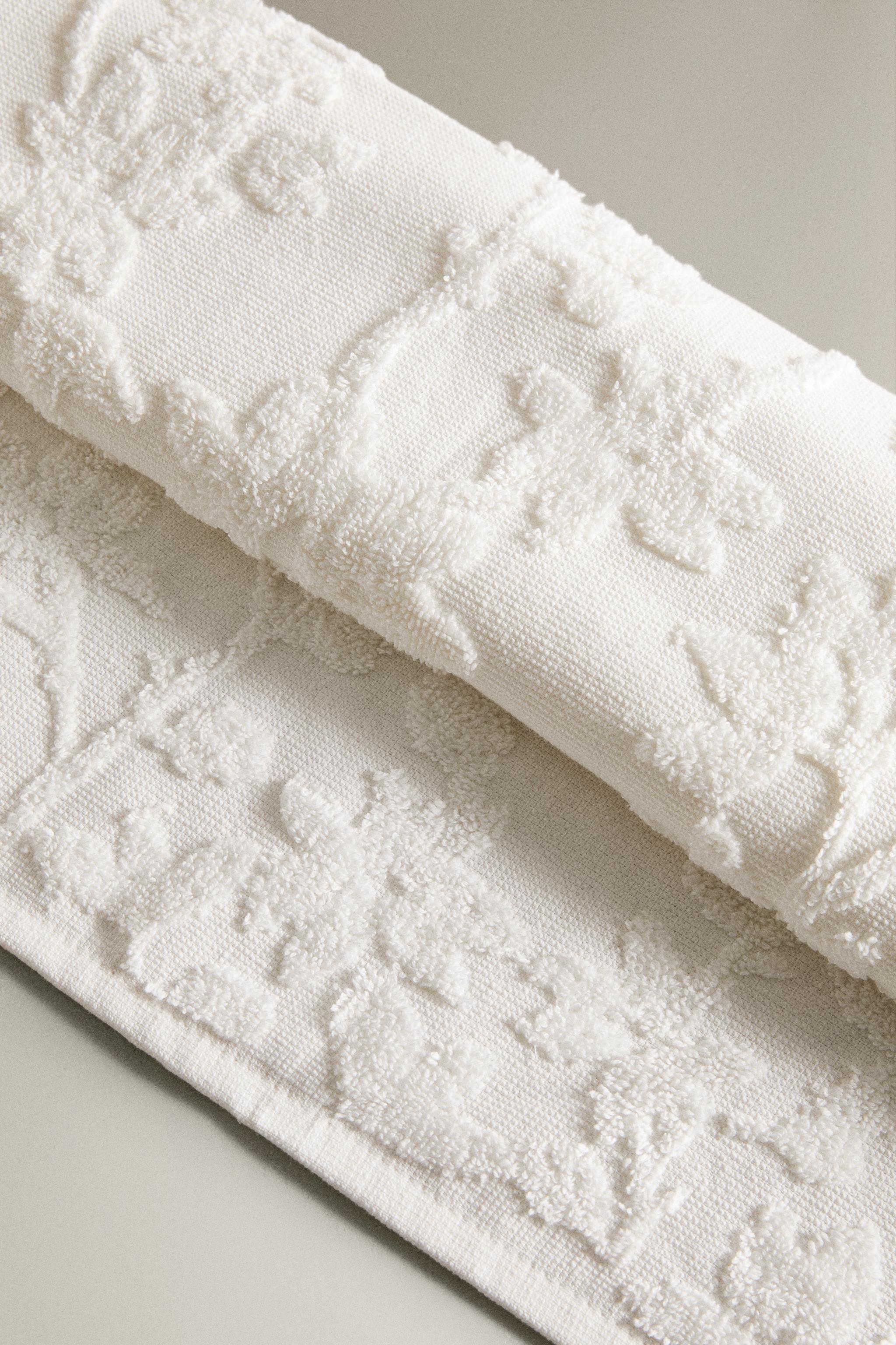 FLORAL JACQUARD BATH TOWEL