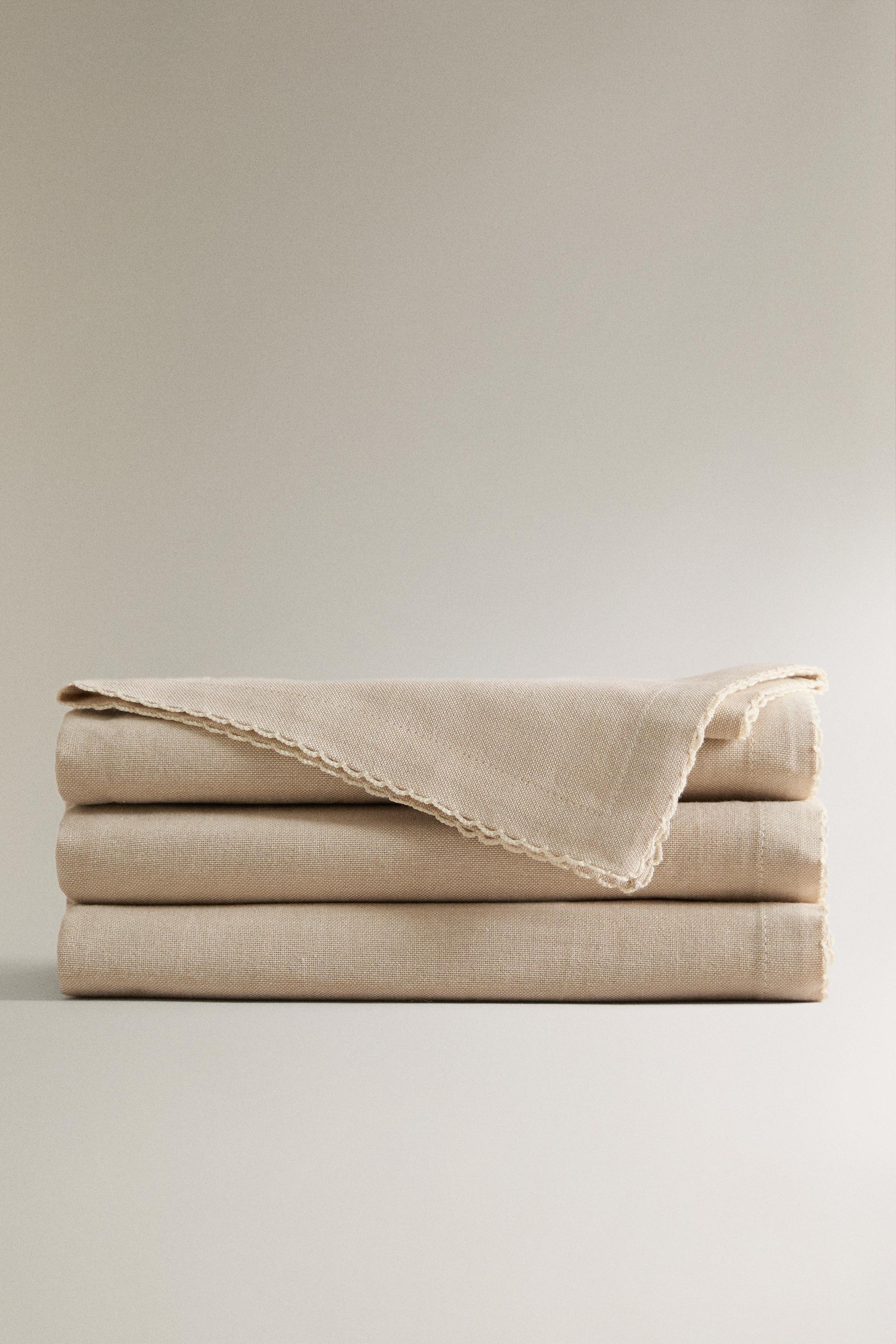 SCALLOPED TABLECLOTH