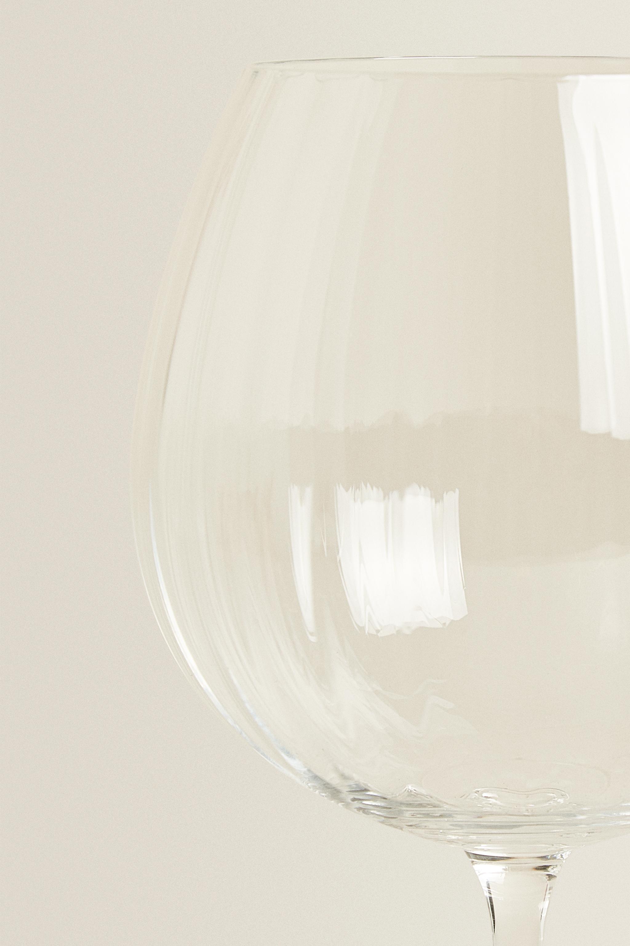 CRYSTALLINE GLASS WITH A RAISED DESIGN