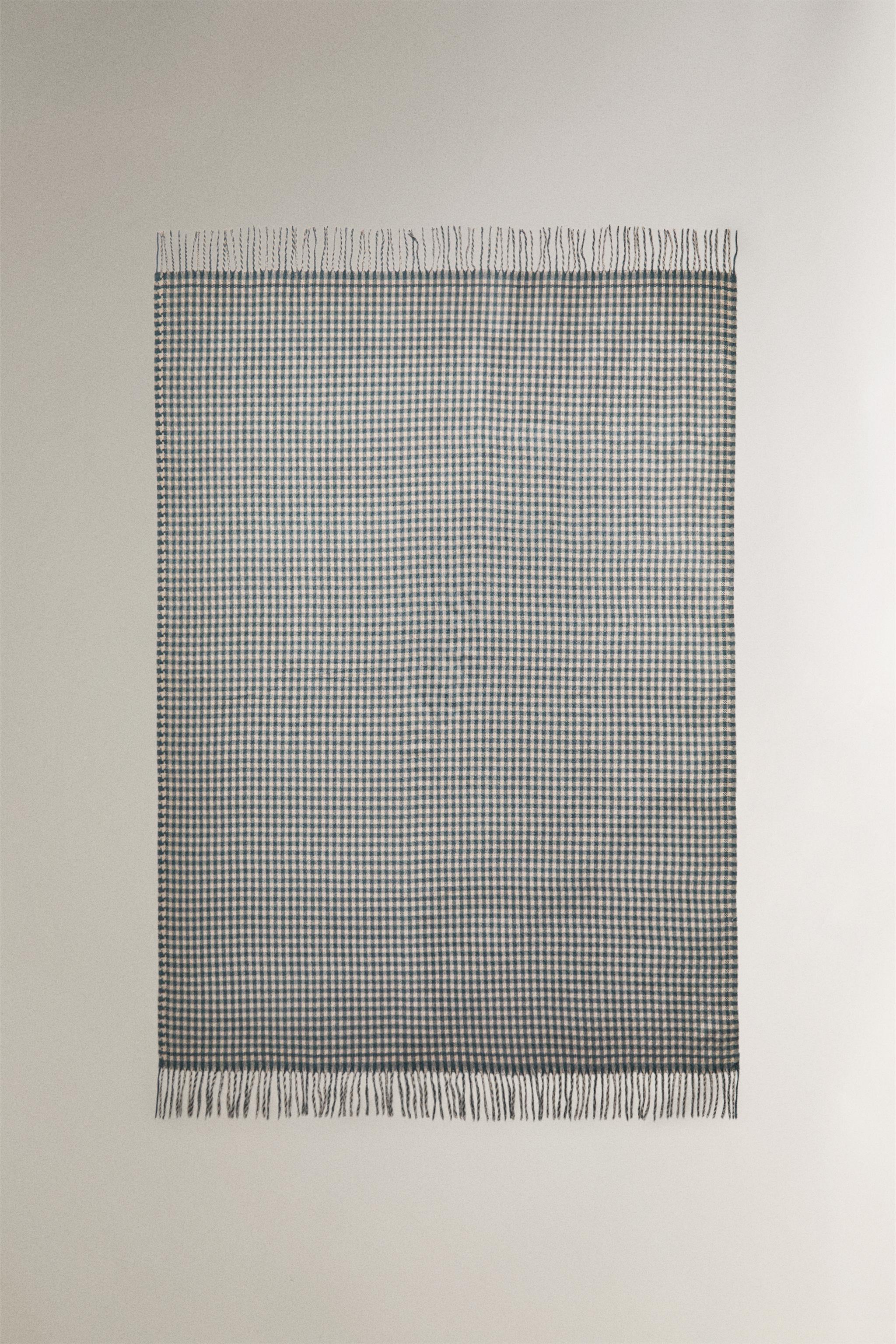 CHECK BLANKET WITH FRINGING