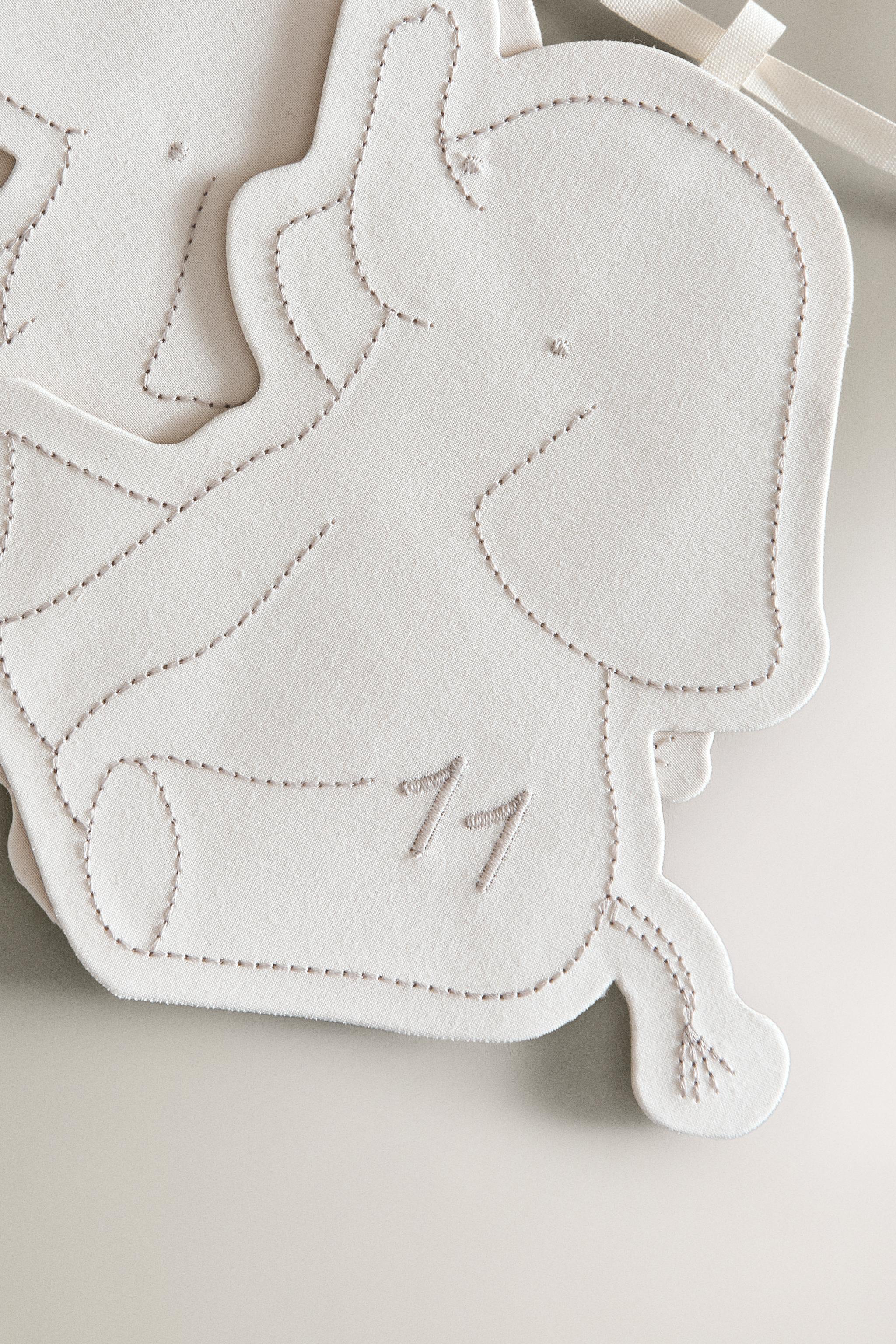 BABY ELEPHANT MONTHLY GARLAND