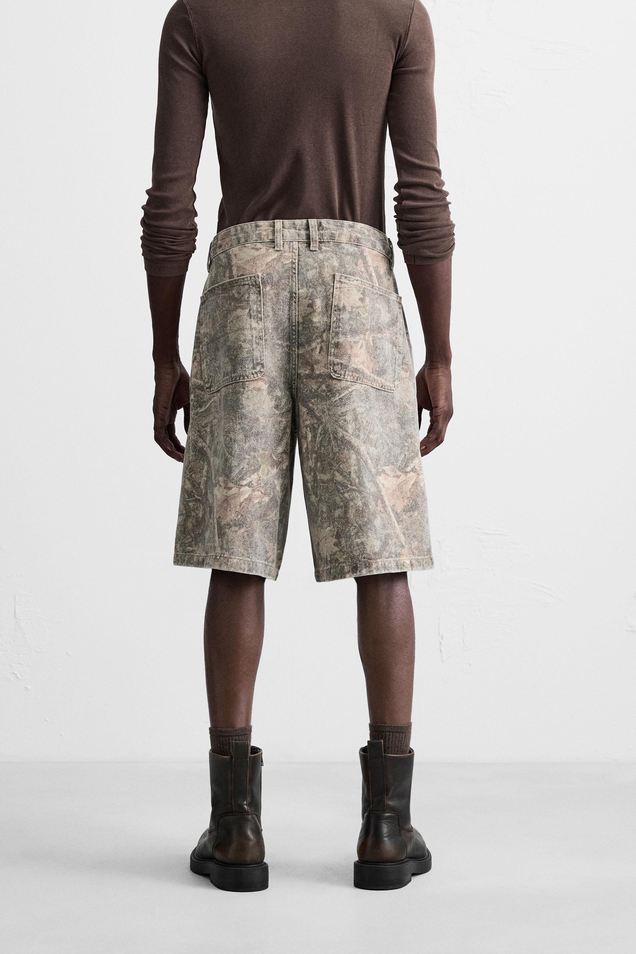 ABSTRACT PRINT RELAXED FIT BERMUDA SHORTS