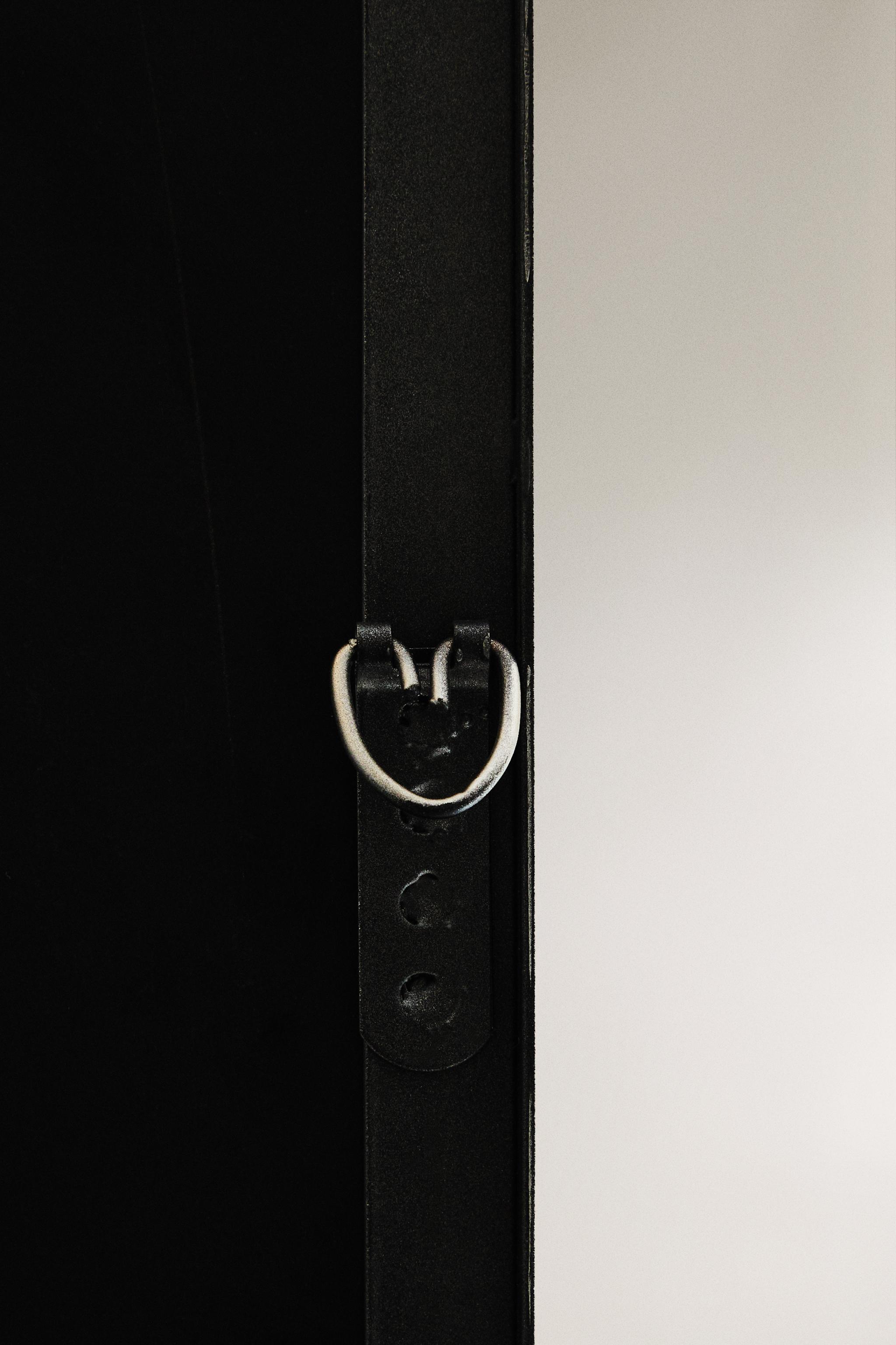 WALL MIRROR WITH SILVER FRAME