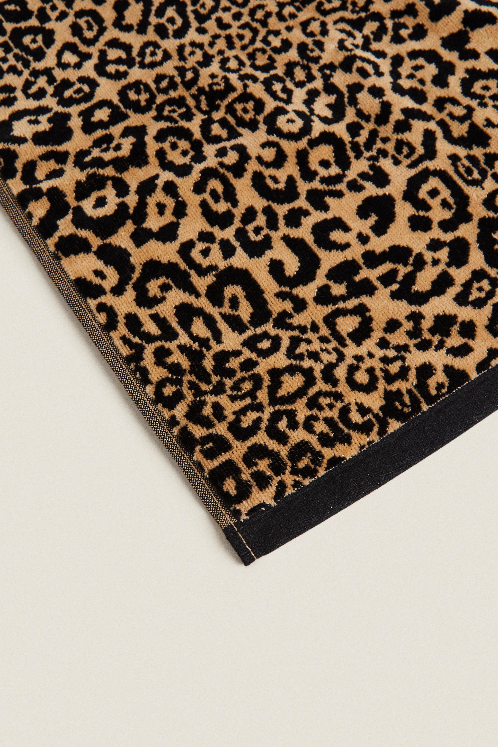 ANIMAL PRINT VELOUR BATH TOWEL
