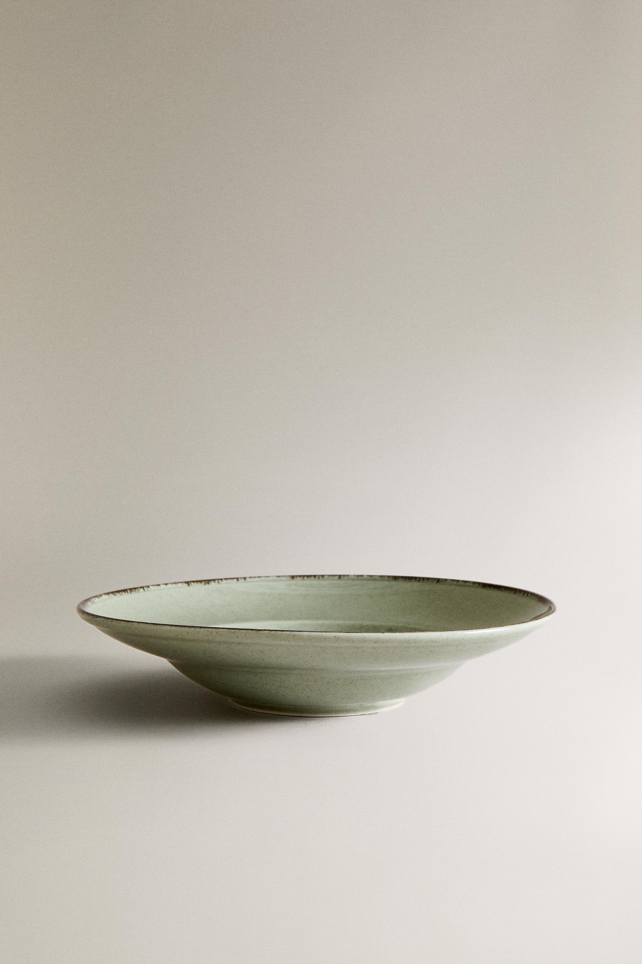 PORCELAIN PASTA PLATE WITH ANTIQUE FINISH RIM