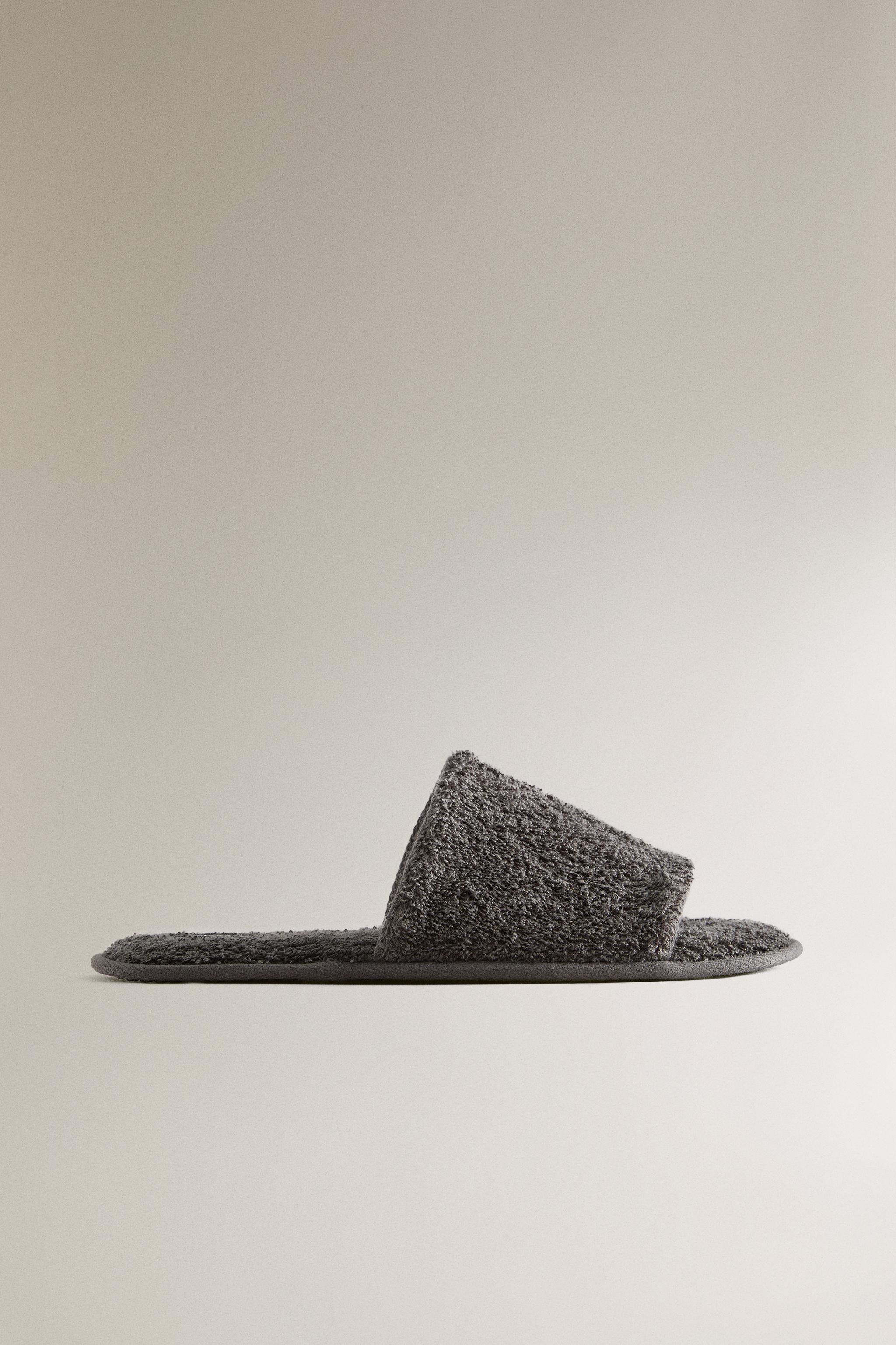 OPEN TERRYCLOTH BATHROOM SLIPPERS