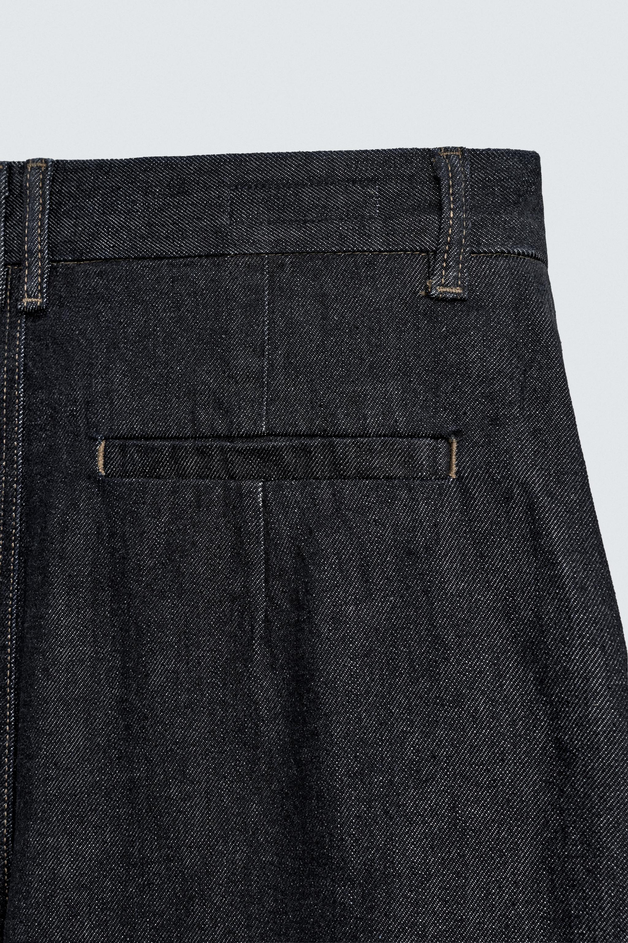 PLEATED WIDE FIT JEANS