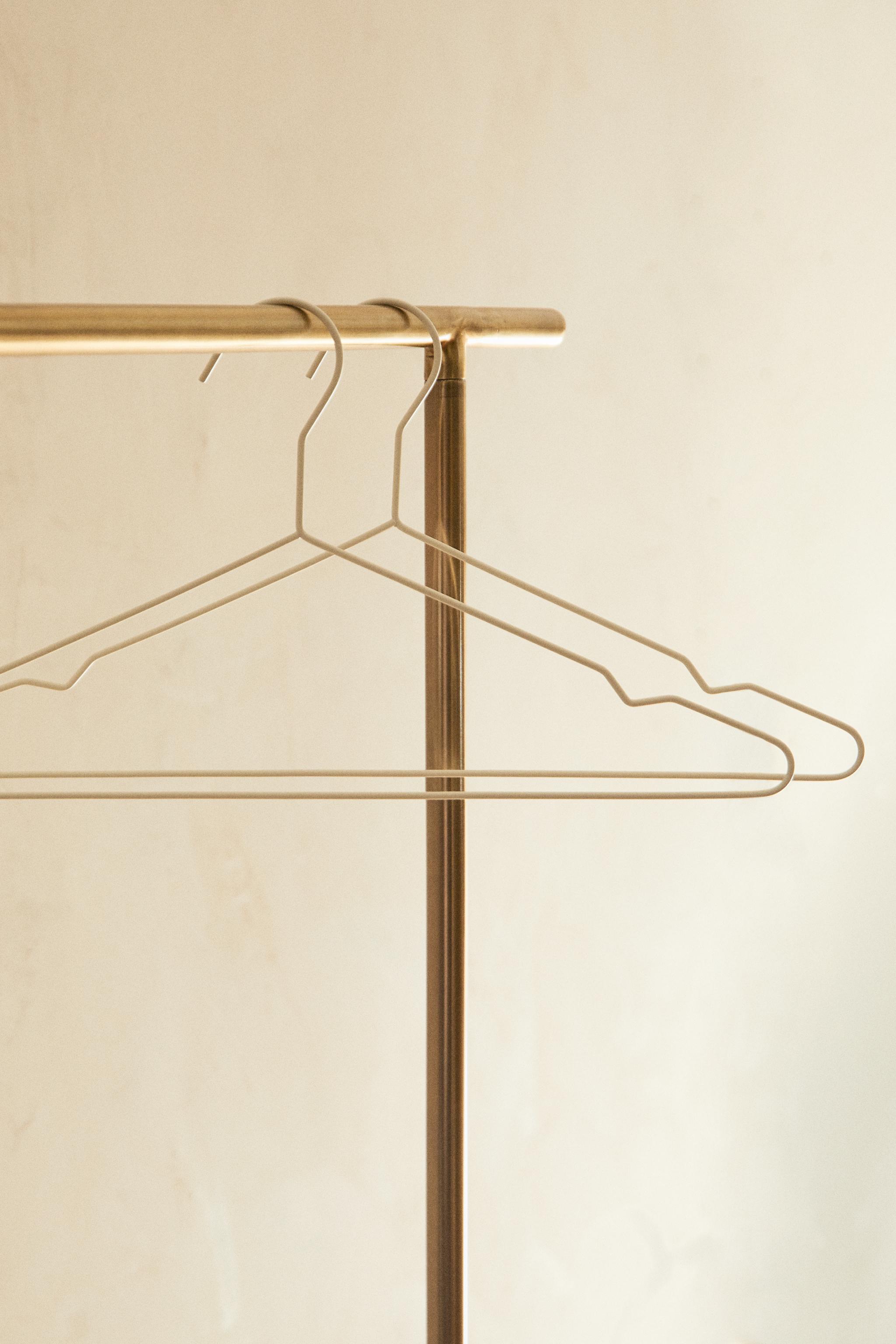 RUBBERIZED HANGERS (PACK OF 6)