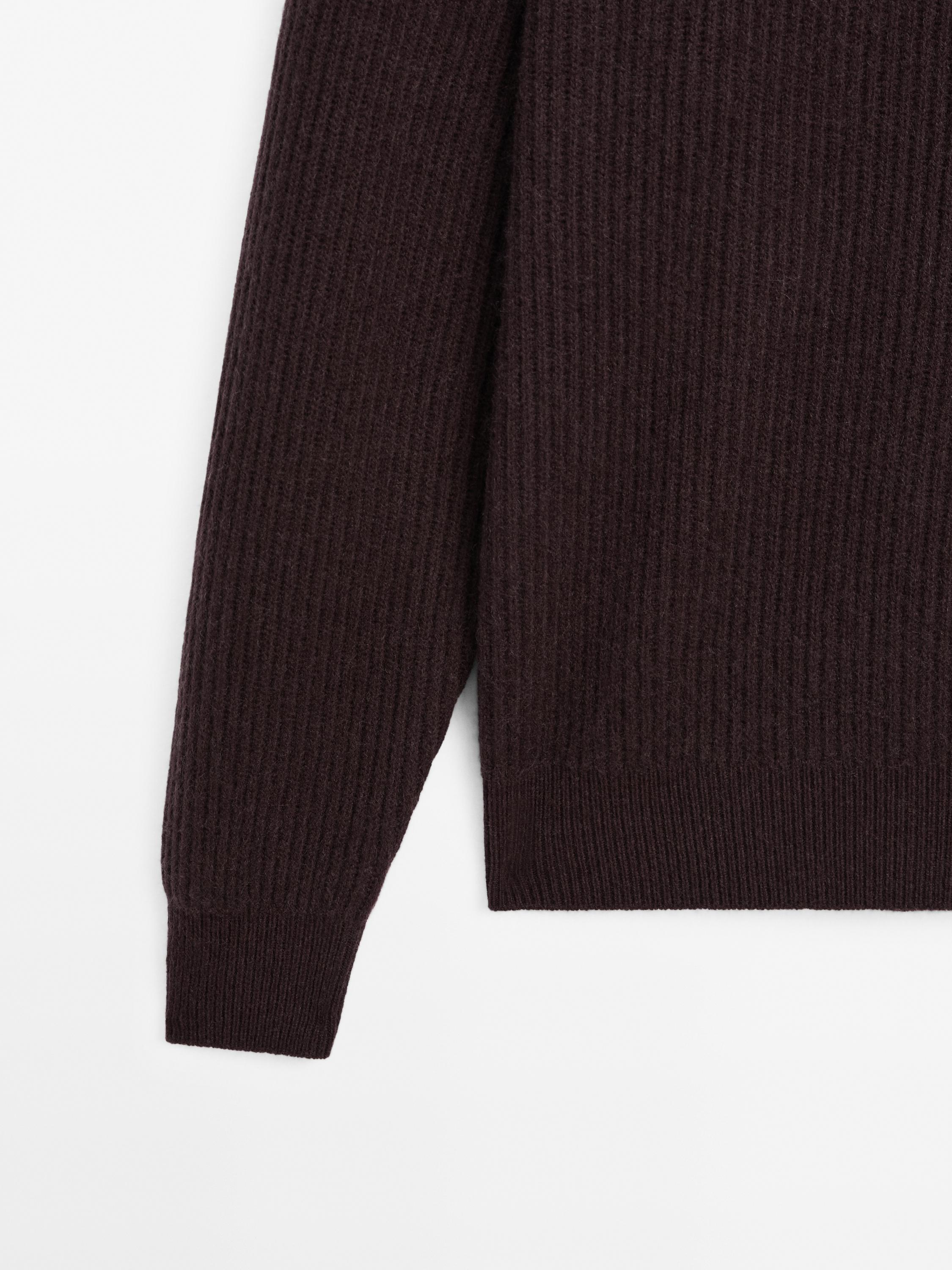 Ribbed knit wool and cashmere sweater