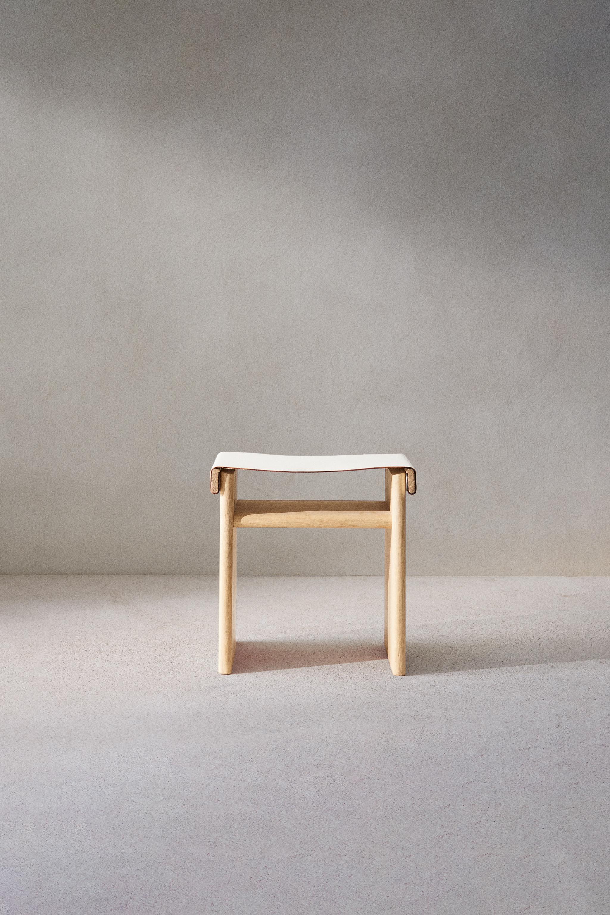 STOOL 02