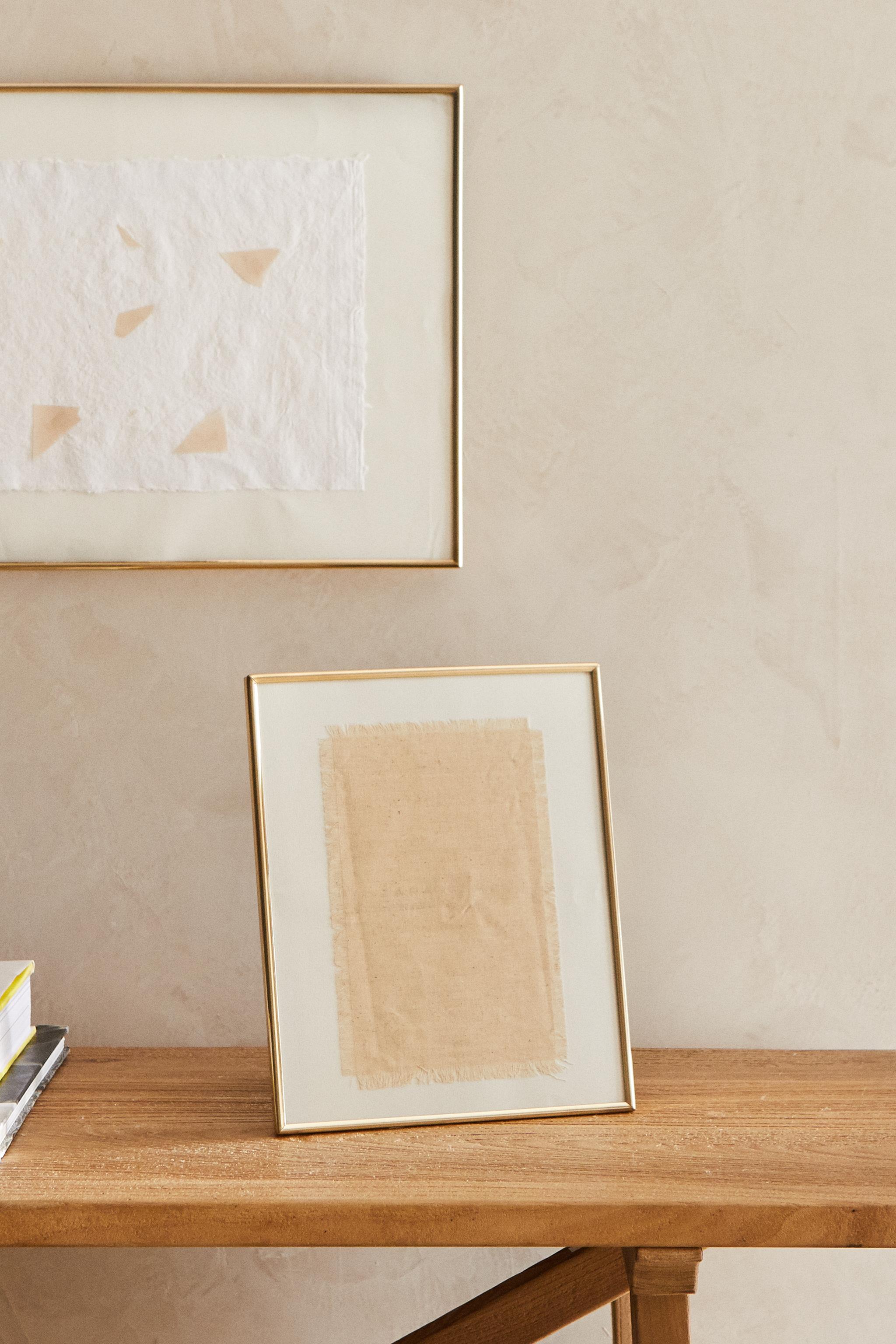 GOLDEN METAL PHOTO FRAME