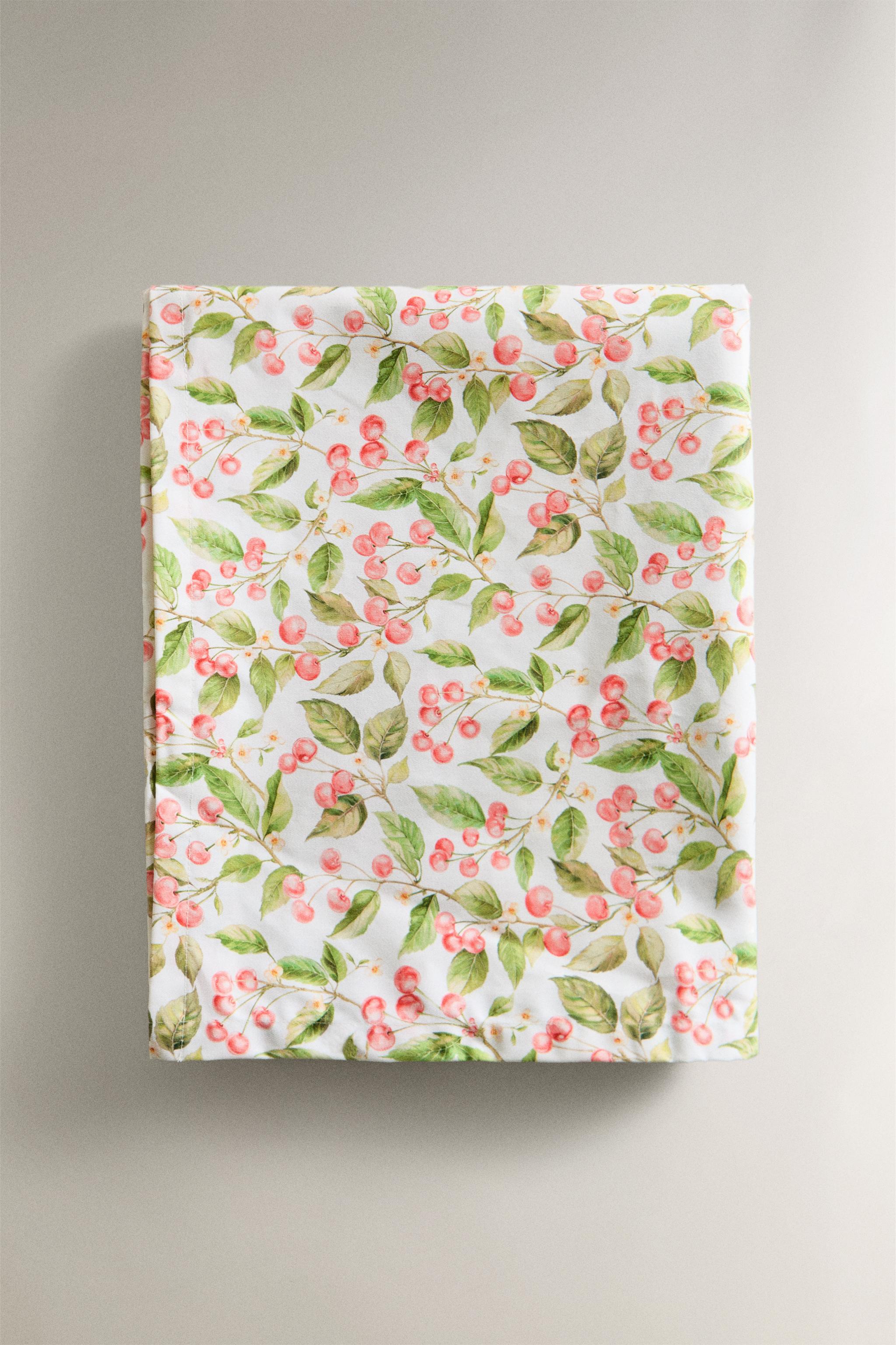 RESIN-COATED TABLECLOTH WITH A CHERRY PRINT
