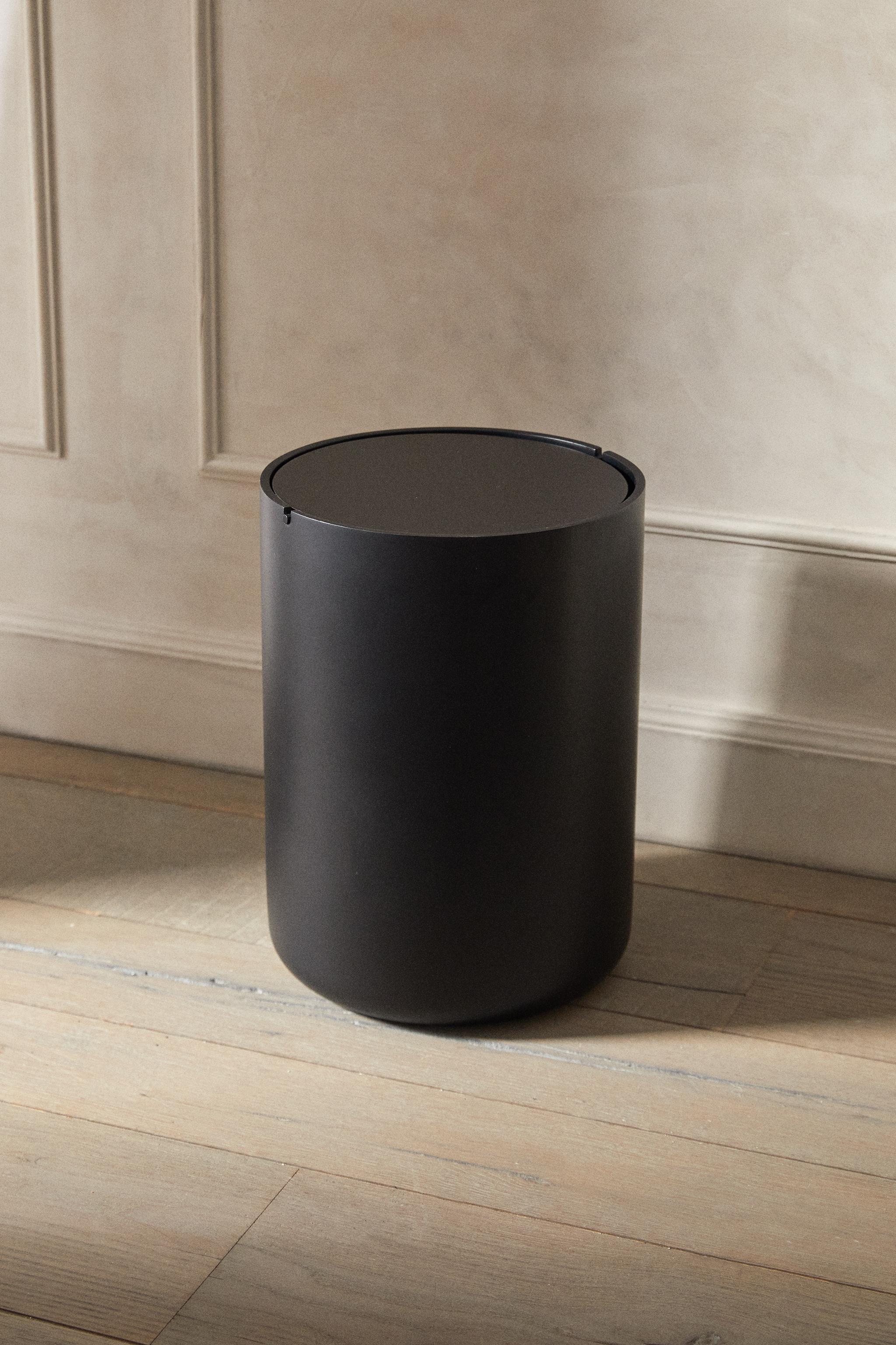 LARGE WASTEPAPER BASKET BLACK RESIN