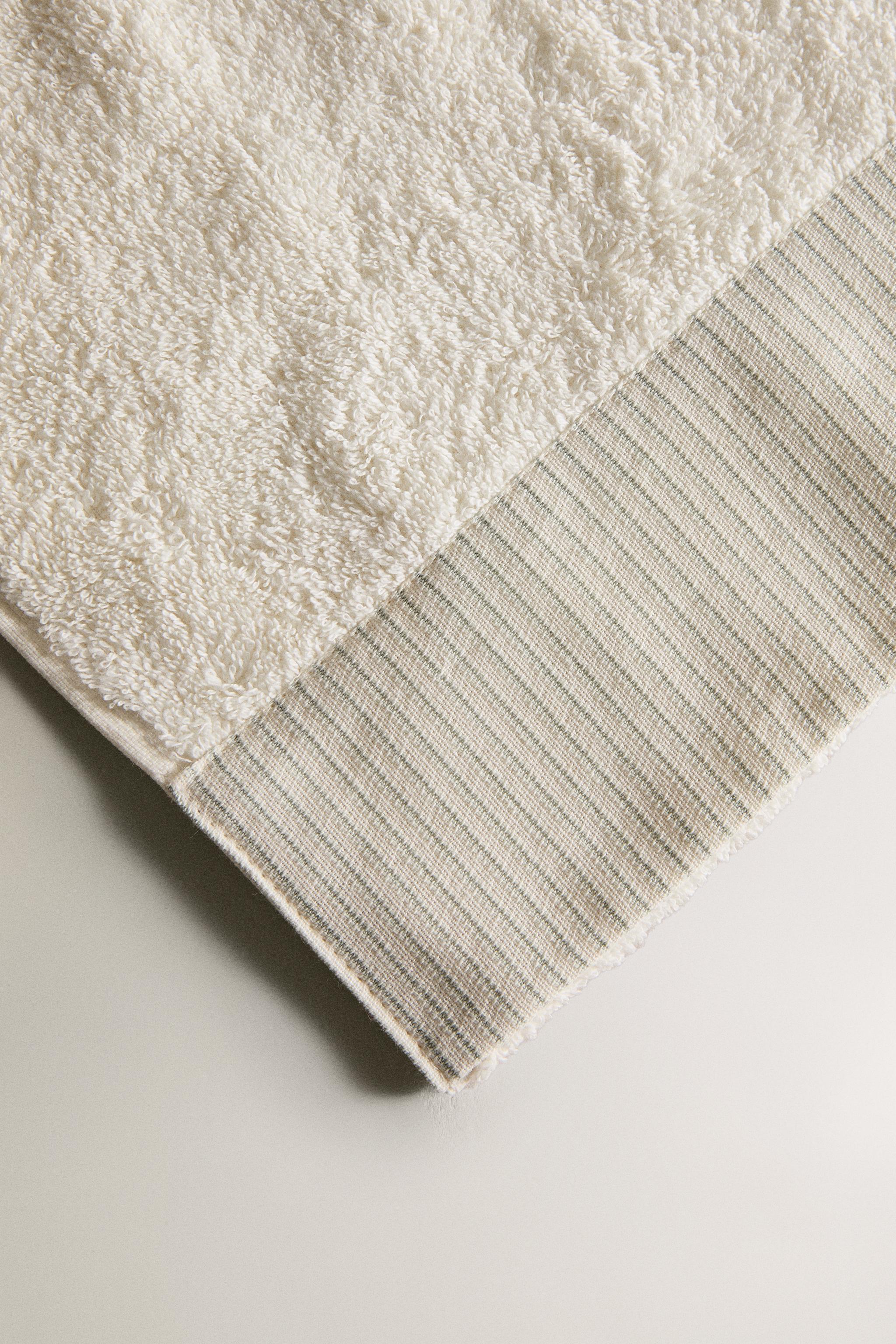 BATH TOWEL WITH STRIPED BORDER