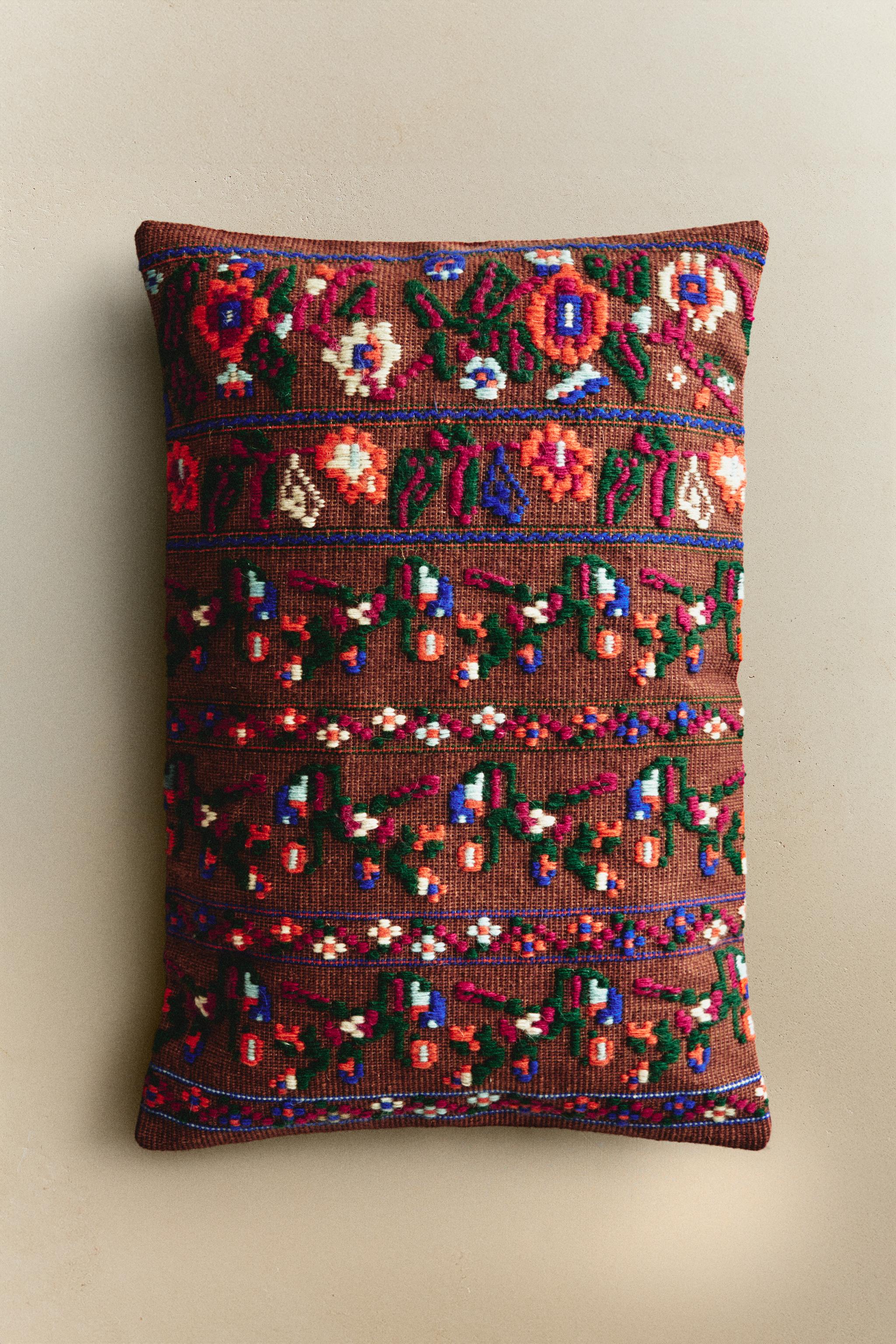 EMBROIDERED THROW PILLOW COVER X COLLAGERIE