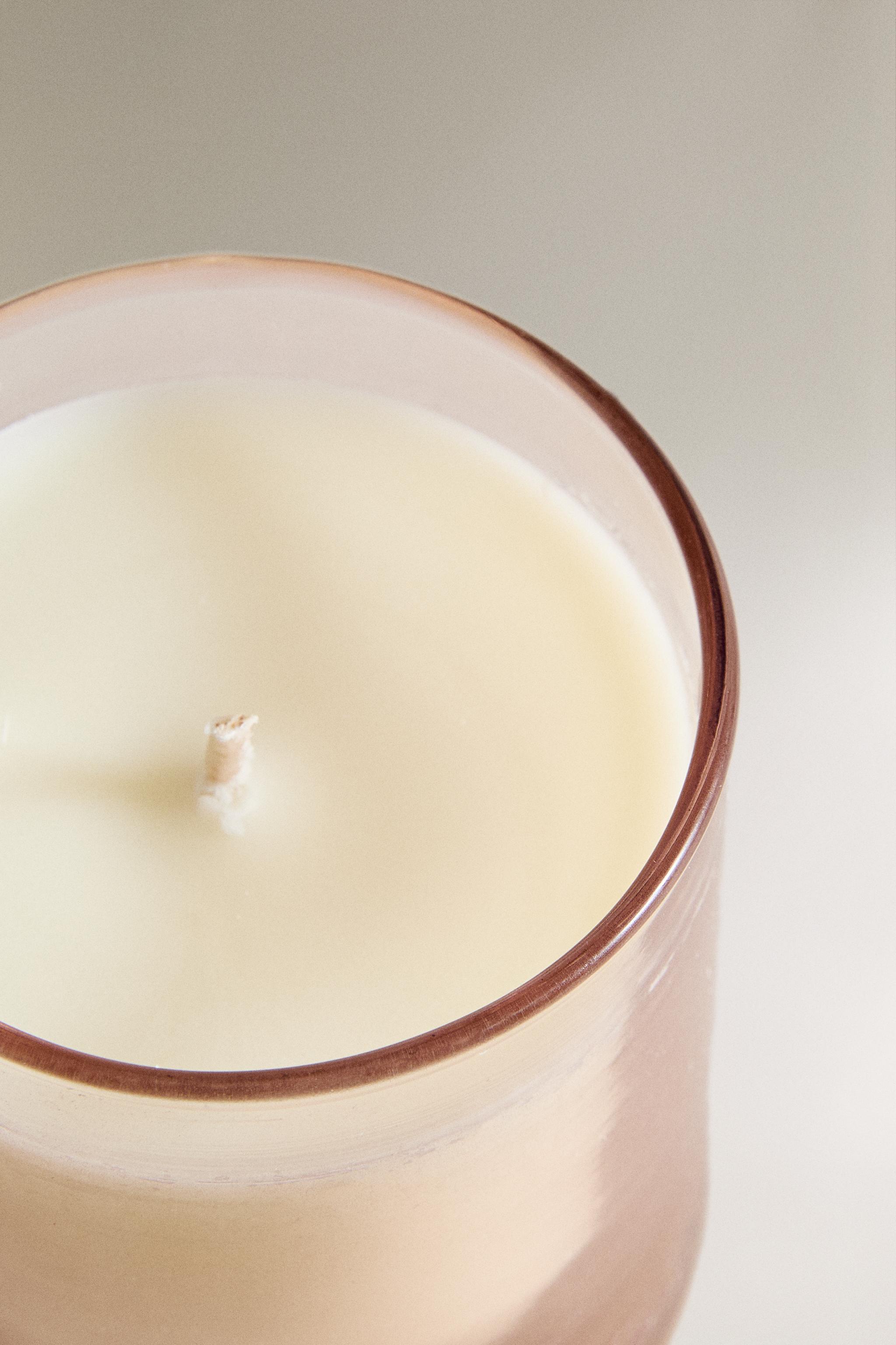 (180 G) MUSKY LILY SCENTED CANDLE