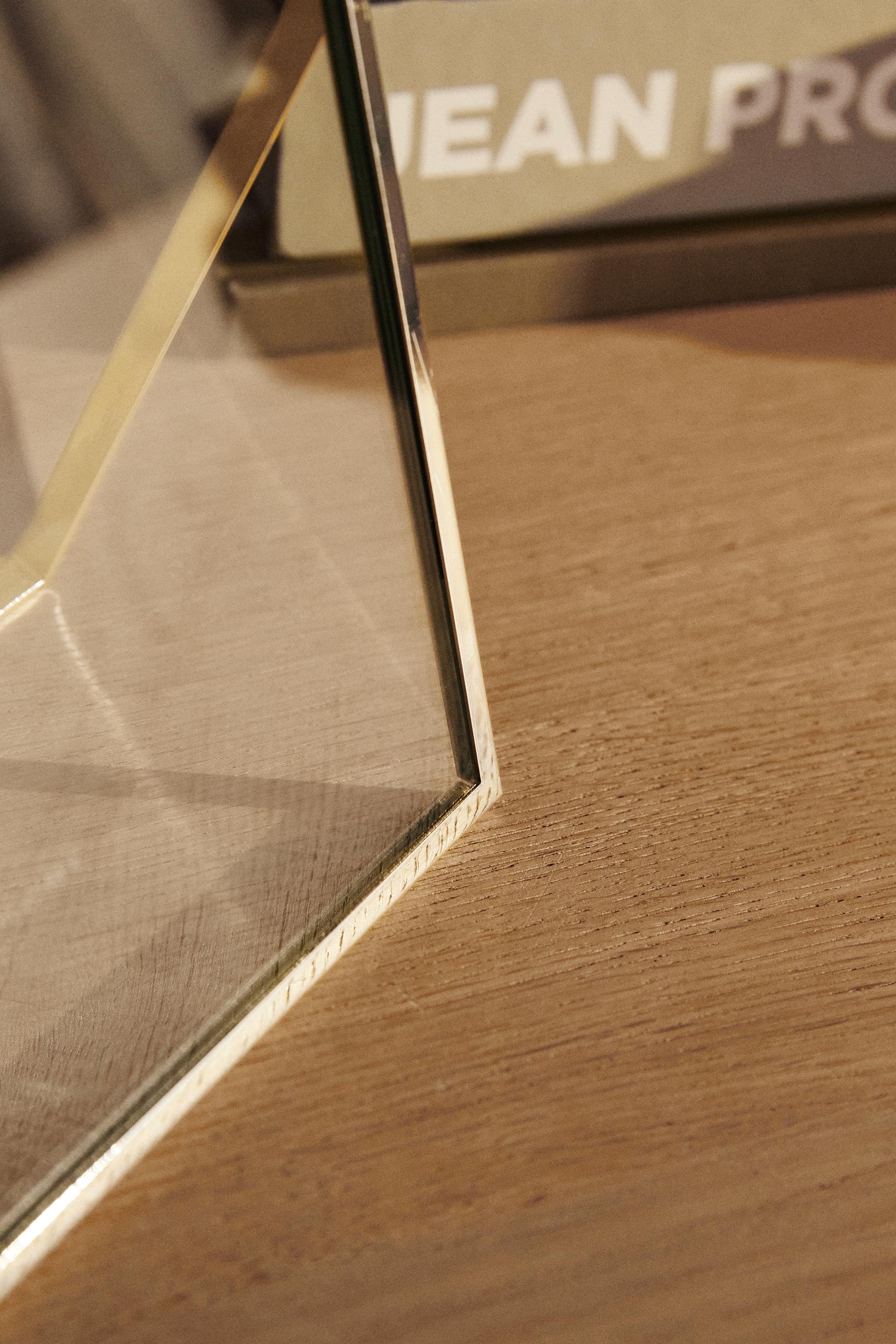 PICTURE FRAME WITH STAND