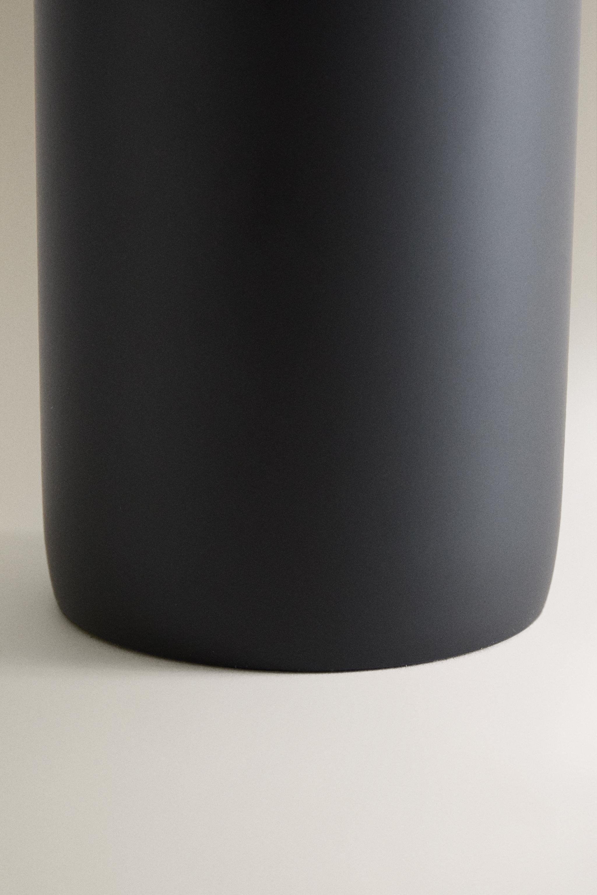 BLACK RESIN TOOTHBRUSH HOLDER