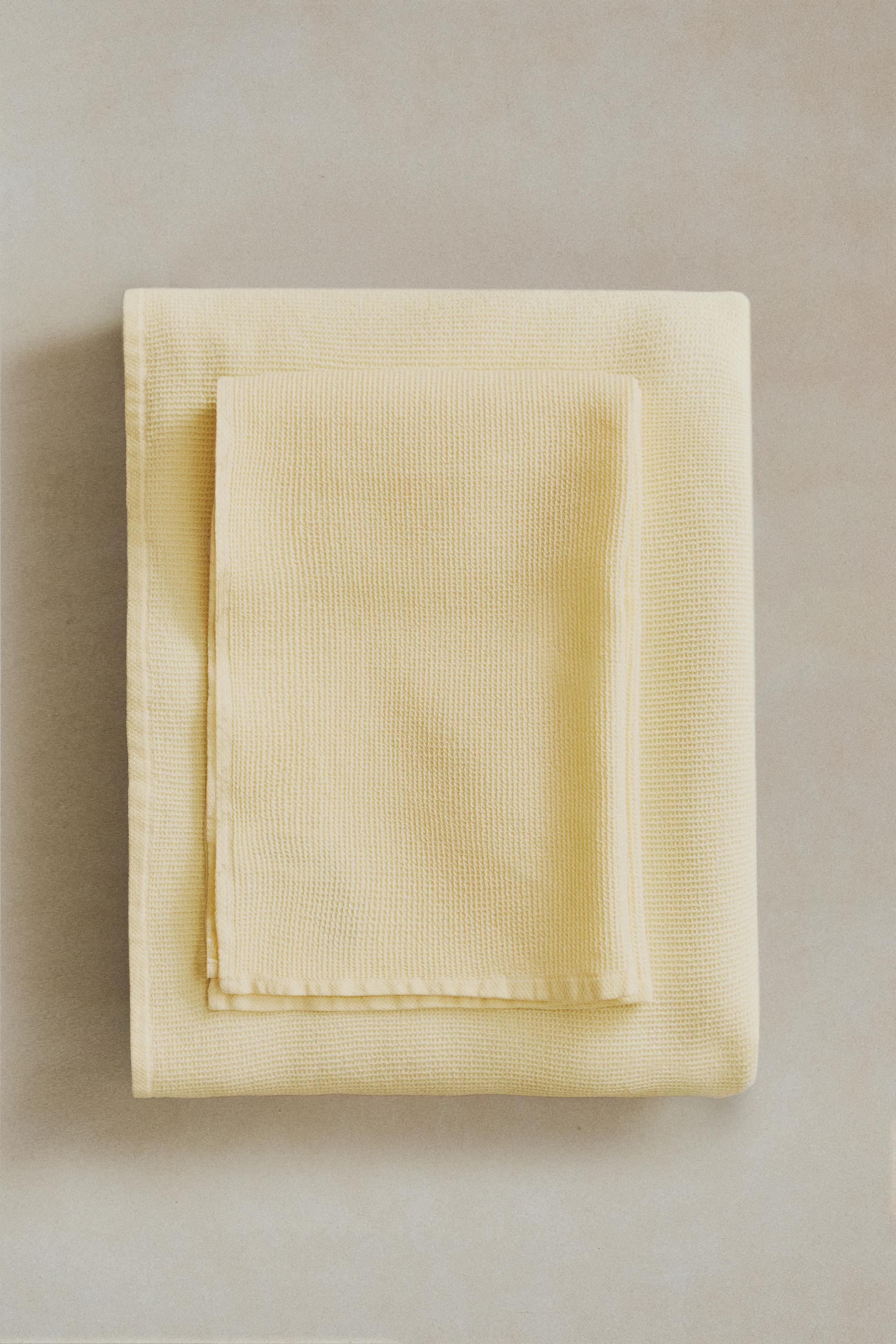 WAFFLE-KNIT BATH TOWEL