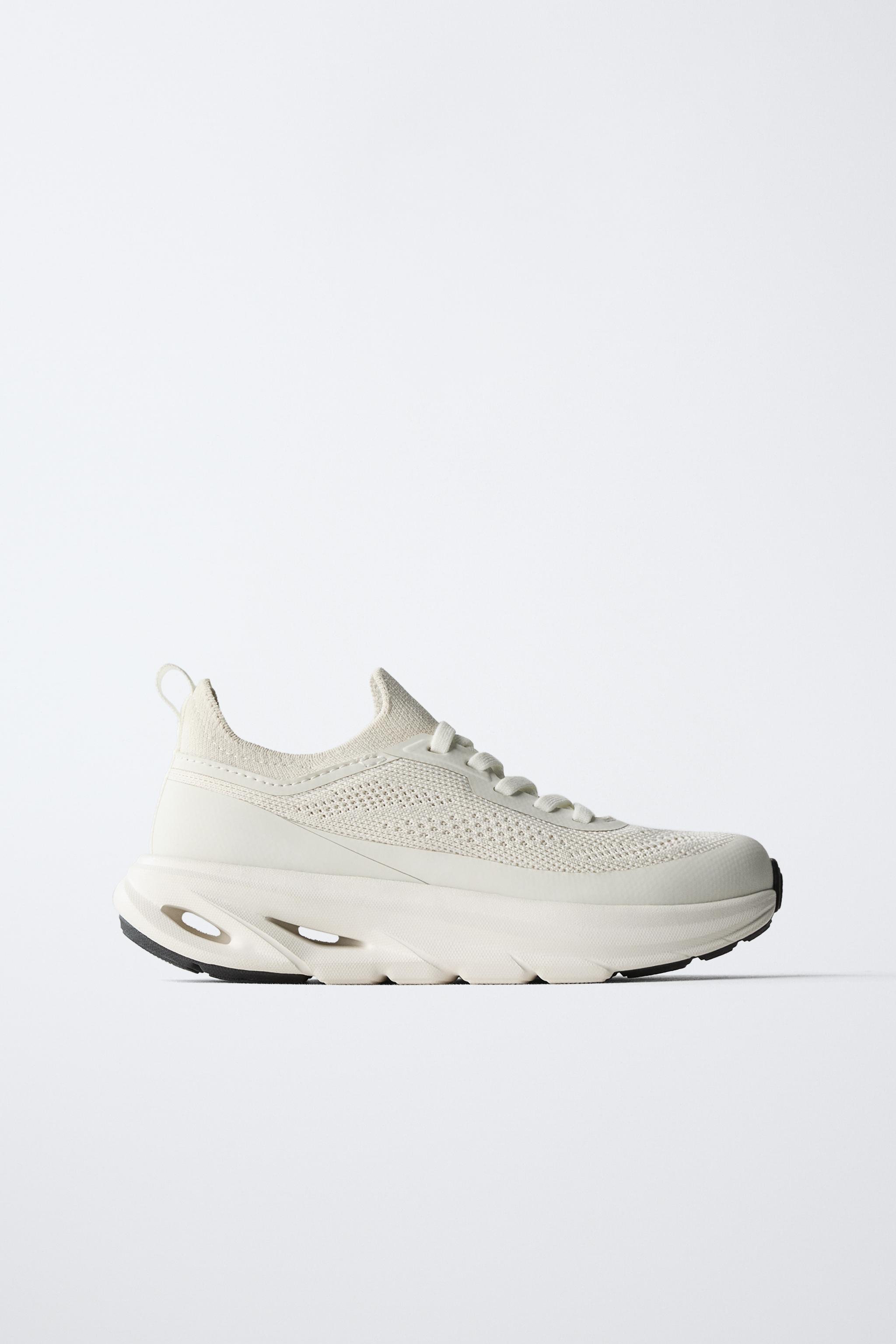 SNEAKERS WITH DETAILED SOLE