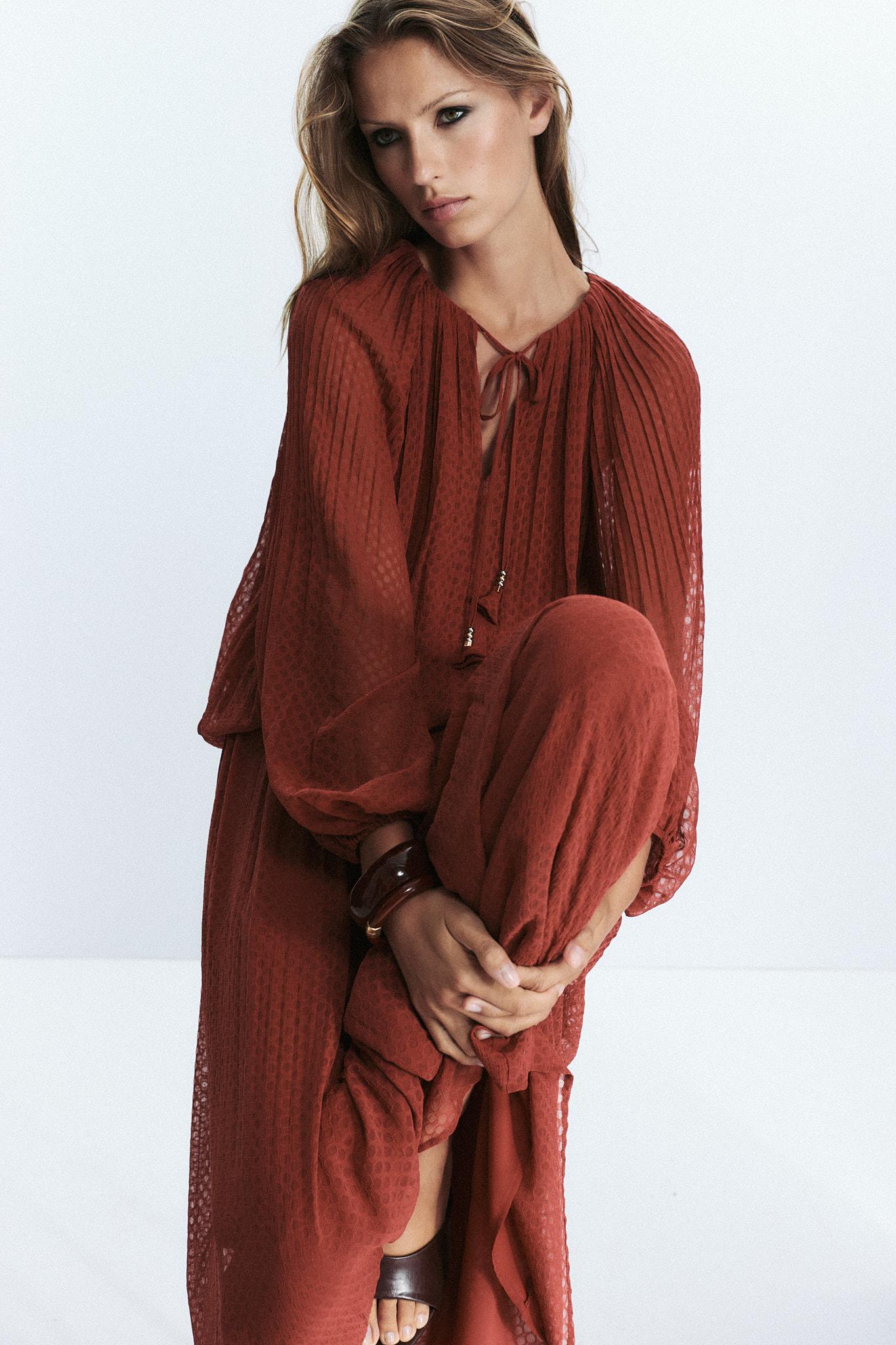 TASSEL PLEATED BLOUSE