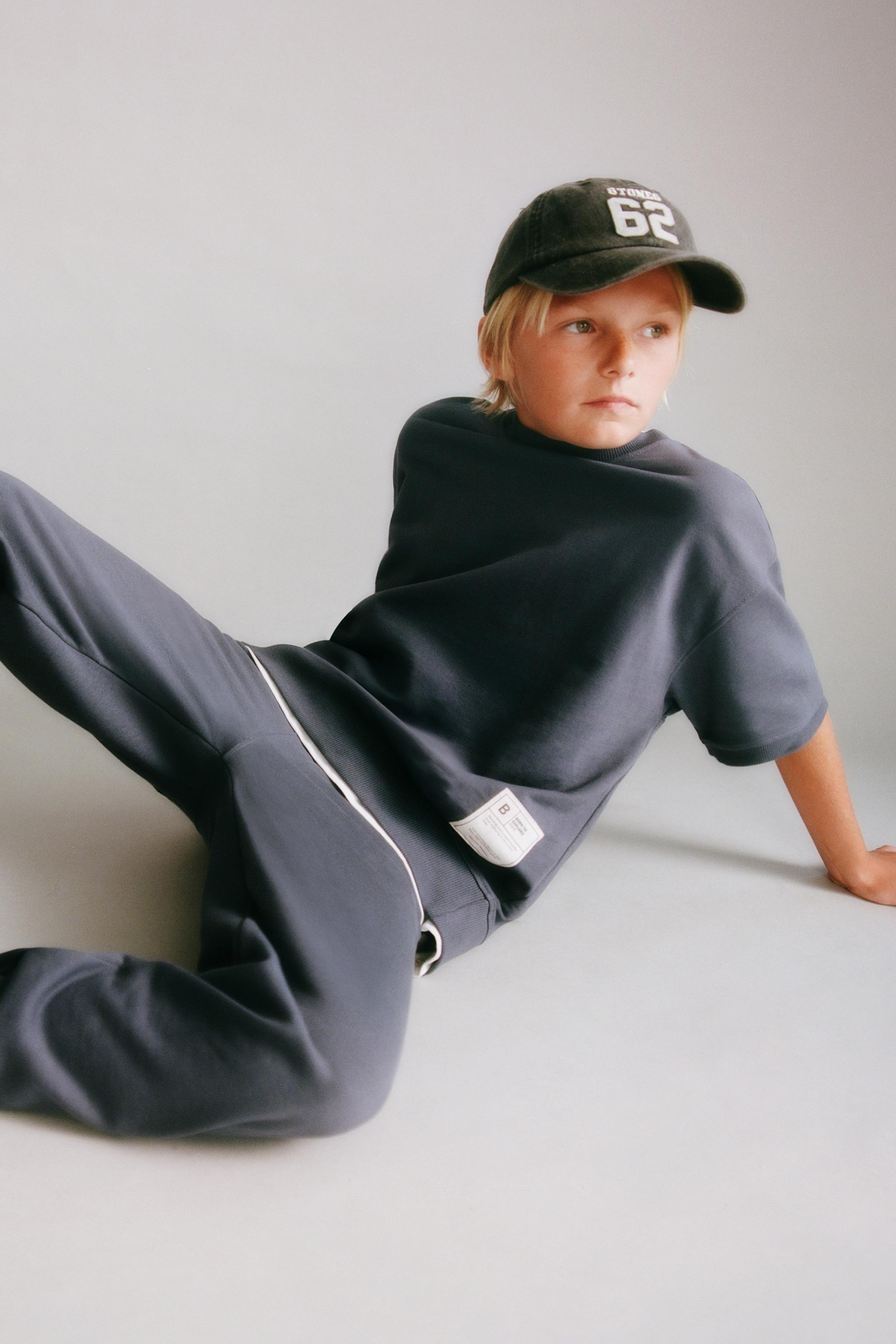 LABEL SWEATSHIRT AND JOGGER SET