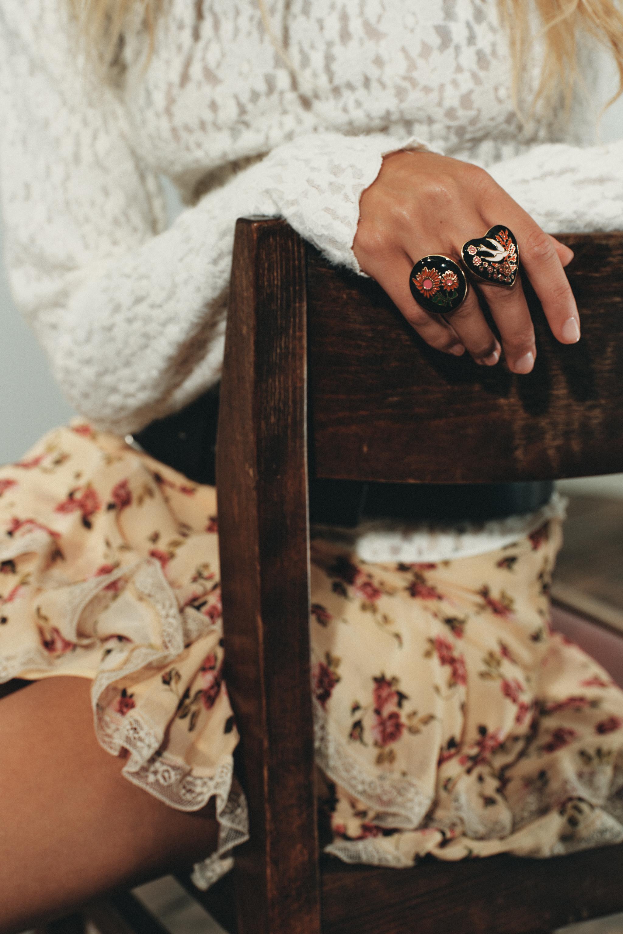 2-PACK OF RESIN SHAPE RINGS