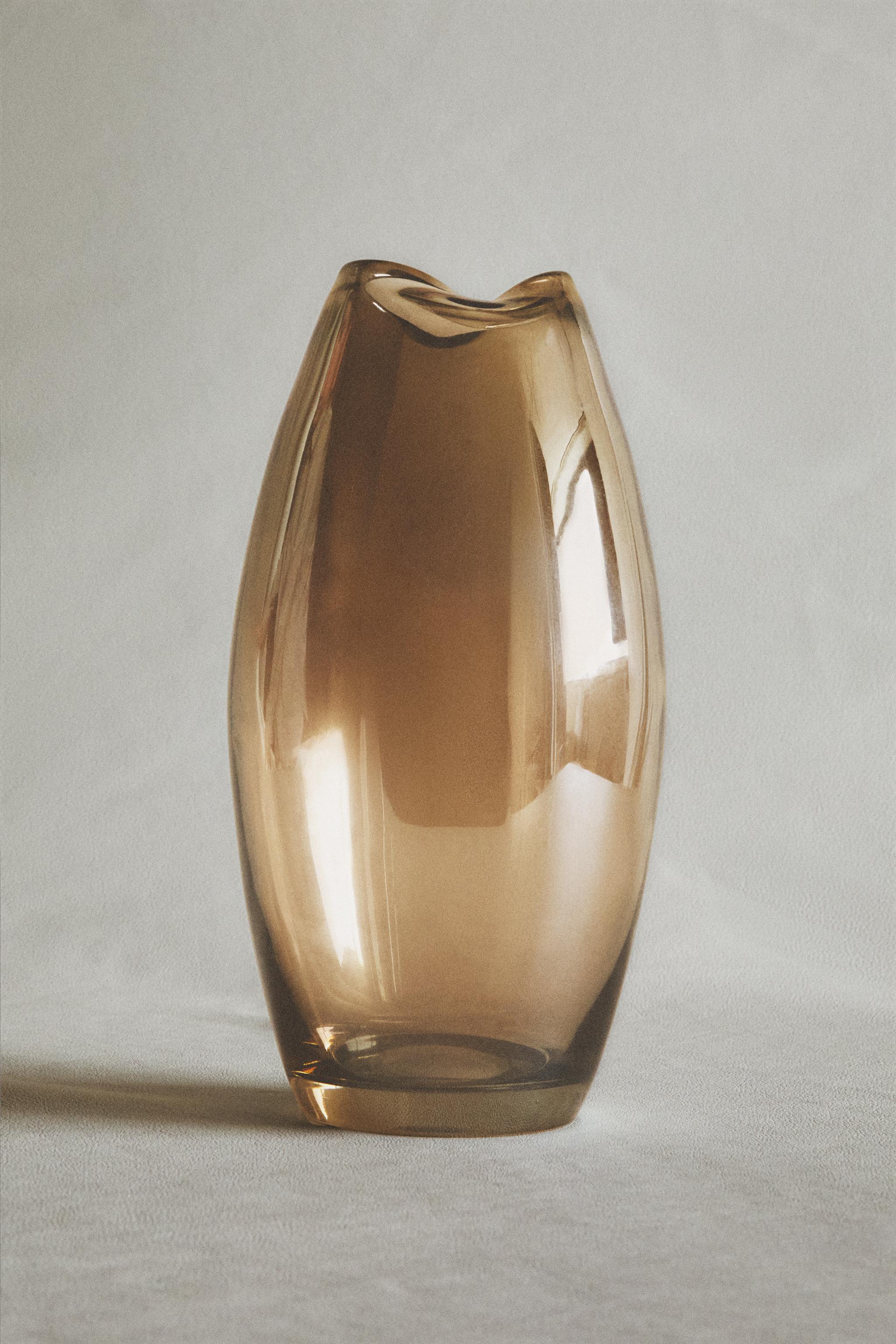 TALL SHINY GLASS VASE