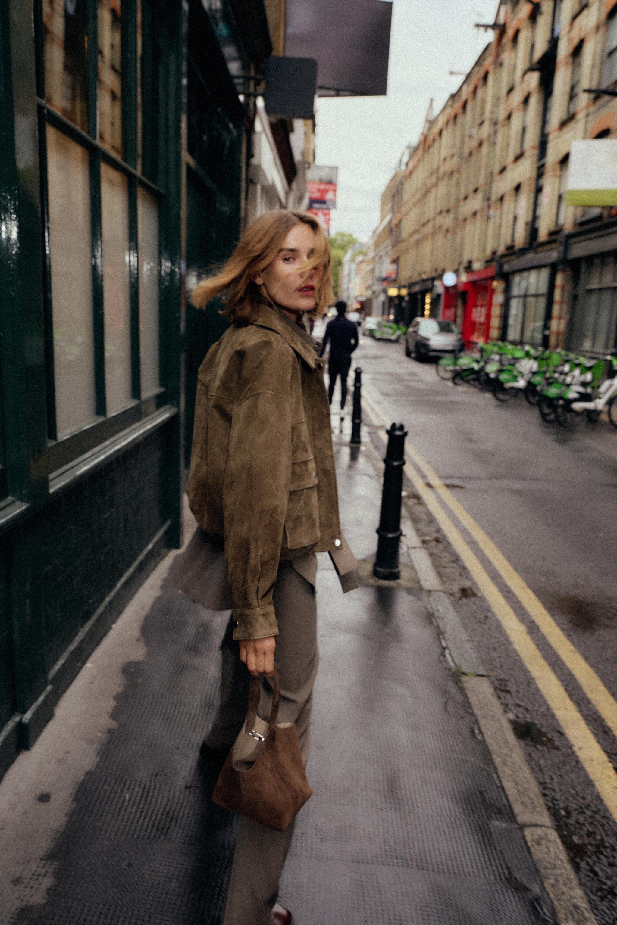 TAB SLEEVE BELTED SHIRT