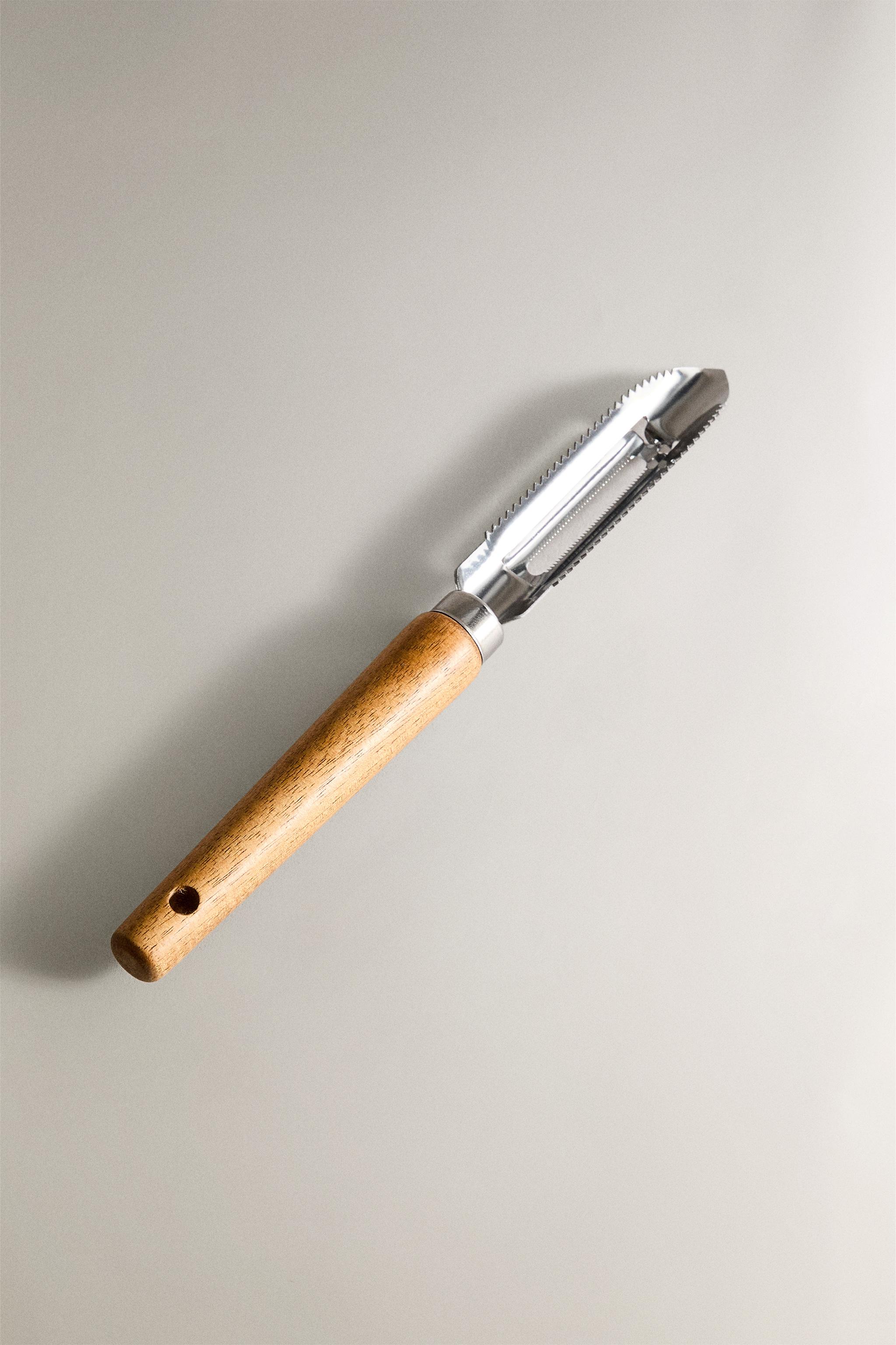 KITCHEN PEELER WITH WOODEN HANDLE