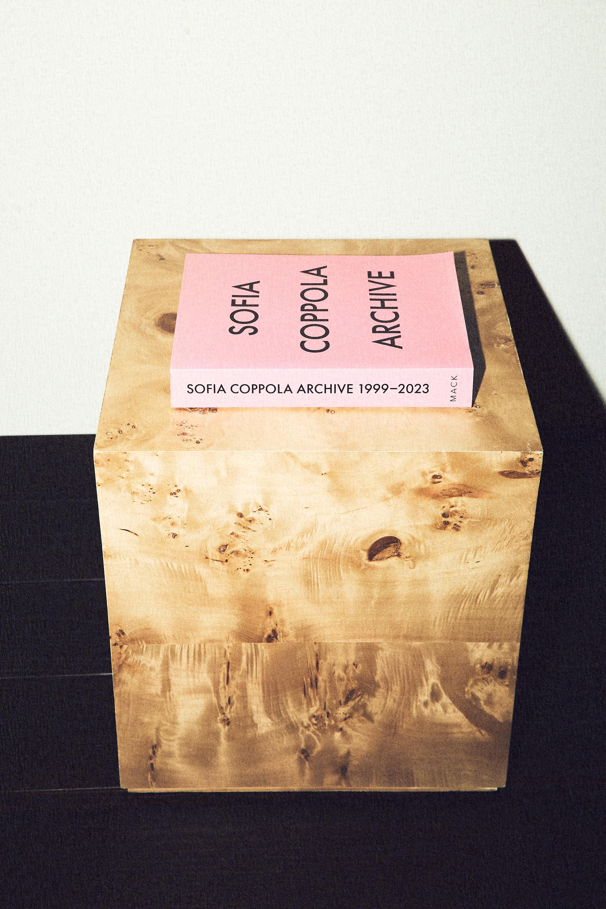 ROOT WOOD CUBE TABLE