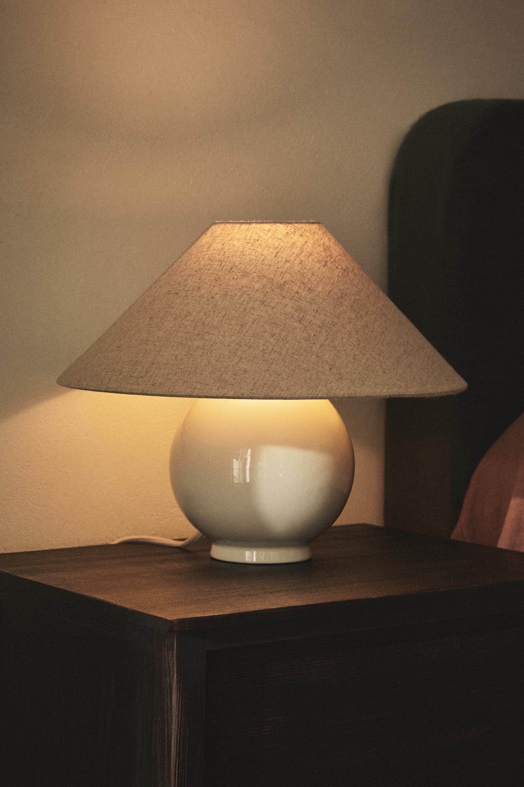 CERAMIC TABLE LAMP
