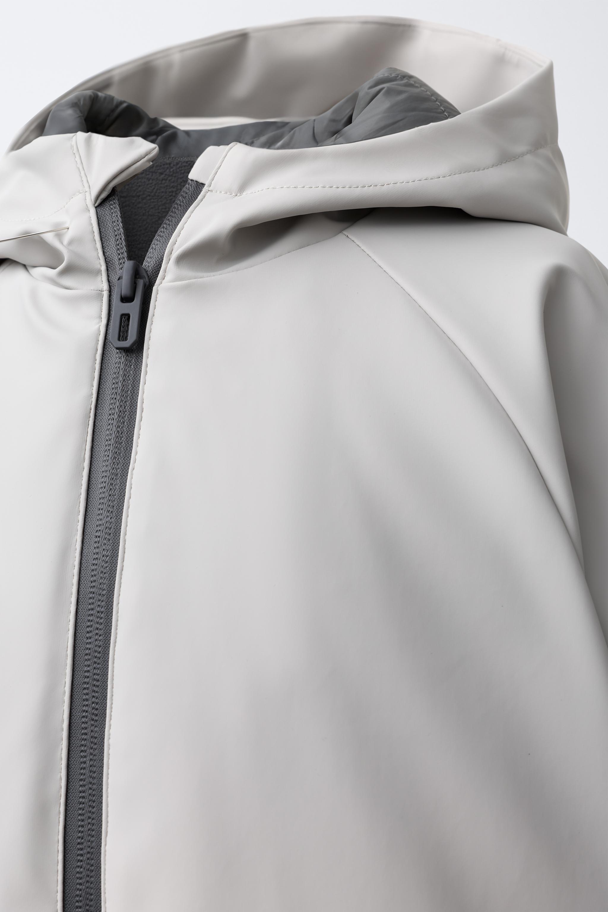 RUBBERIZED WATER RESISTANT RAINCOAT