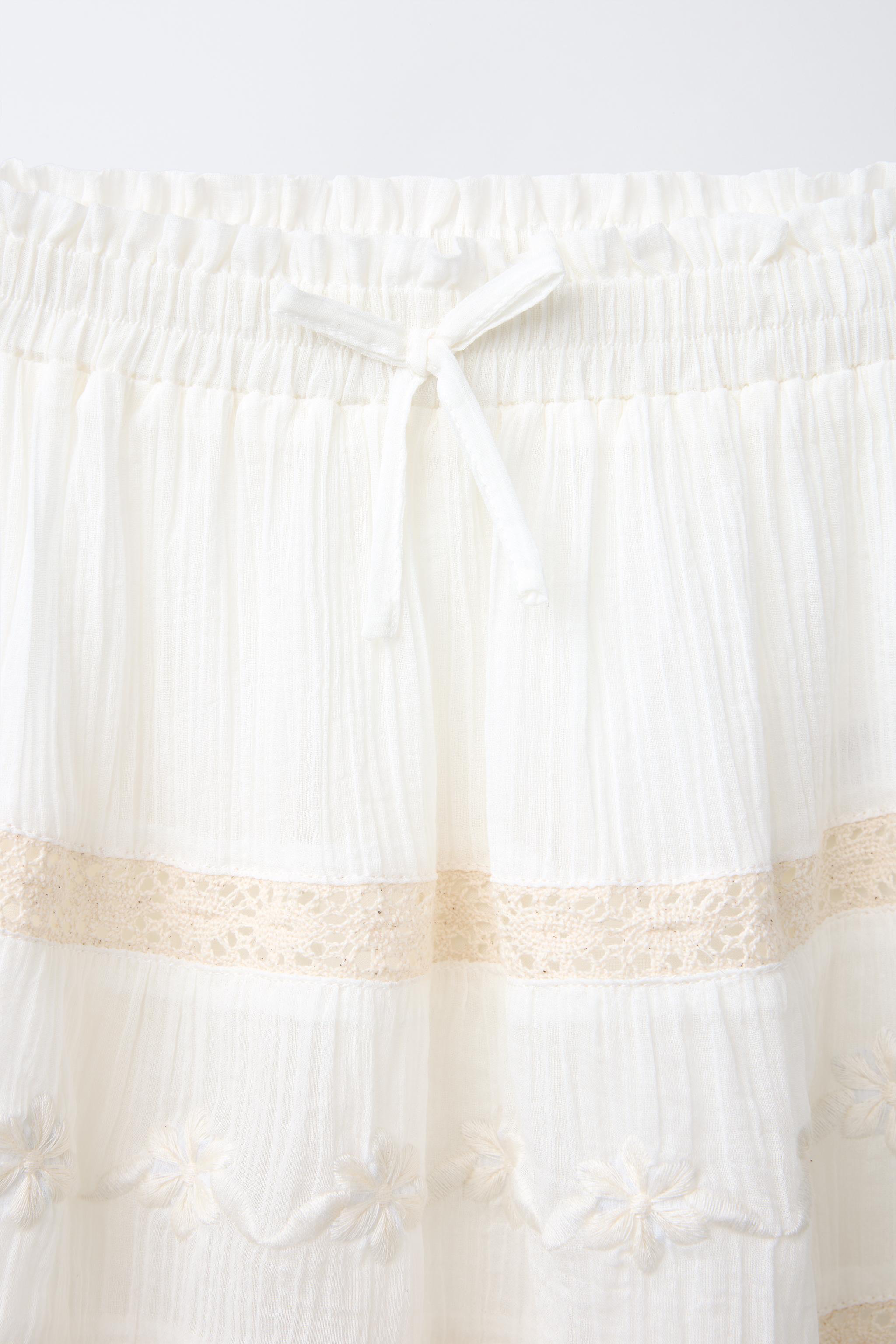 FLORAL EMBROIDERED SKIRT